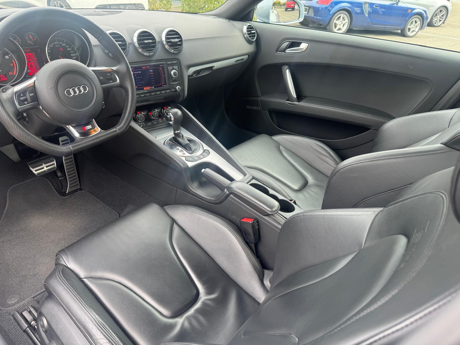 AUDI TT Coupé 3.2 quattro-image-11