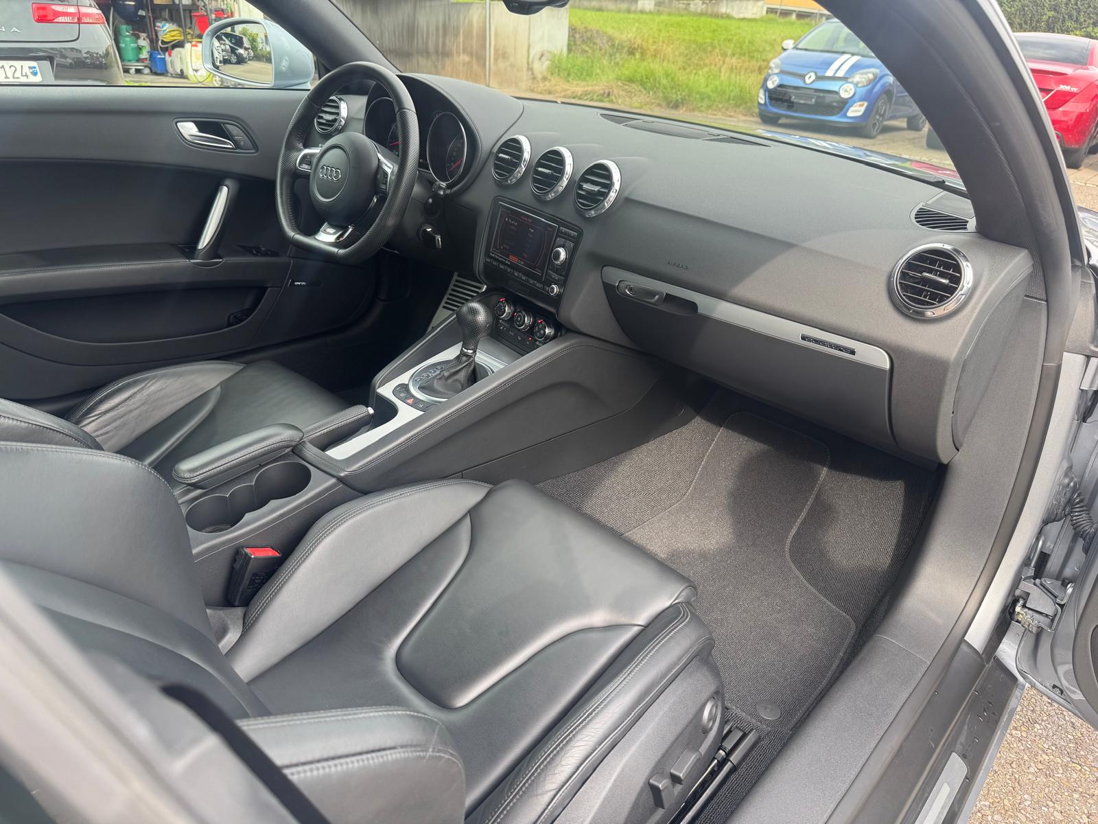 AUDI TT Coupé 3.2 quattro-image-18