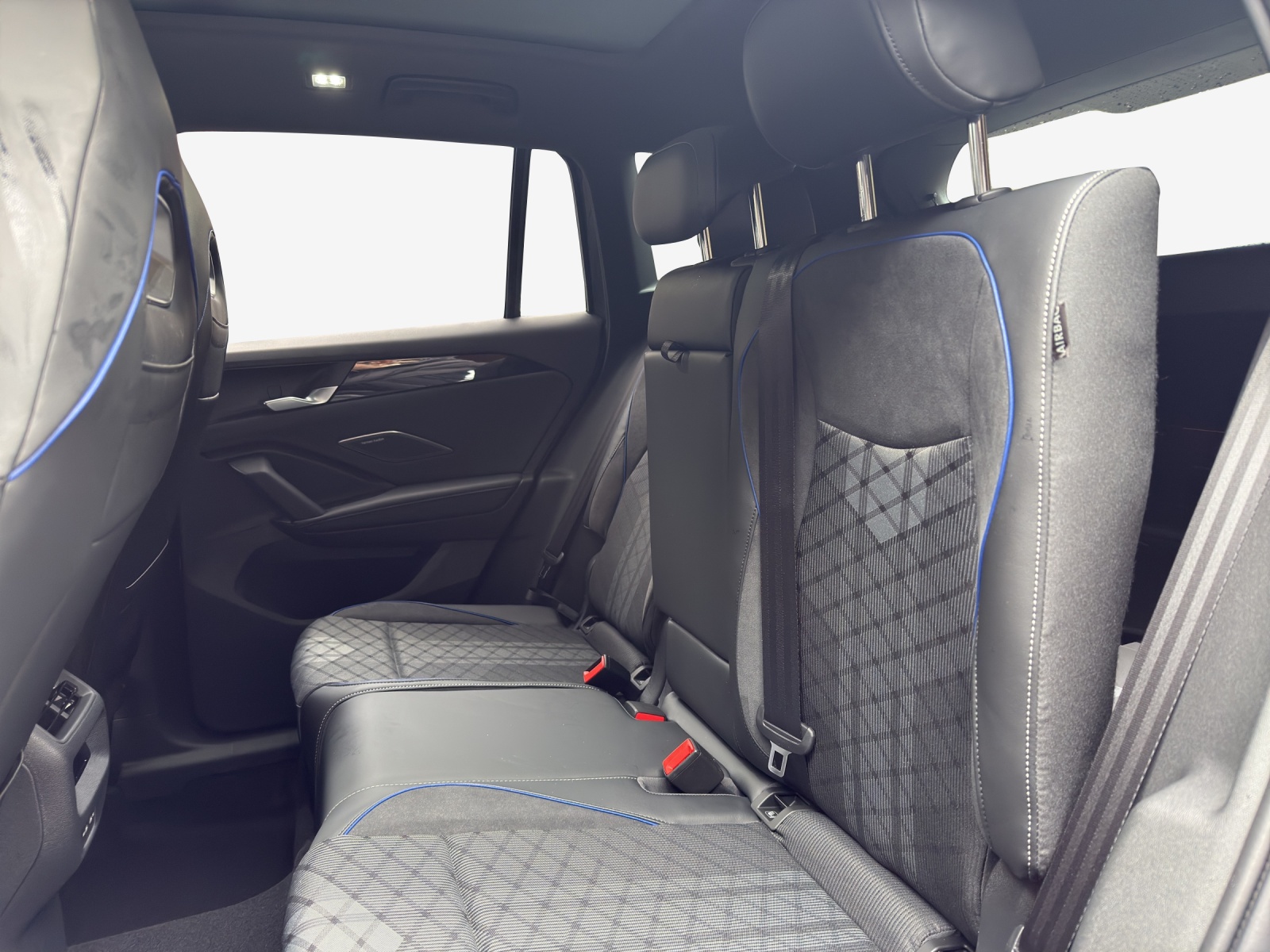 VW Tiguan 2.0 TSI DSG R-Line 4Motion-image-11