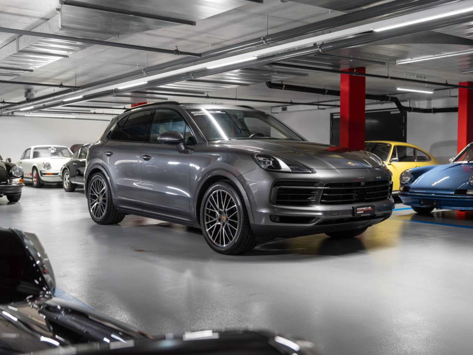 PORSCHE Cayenne E-Hybrid-showroom-element-2
