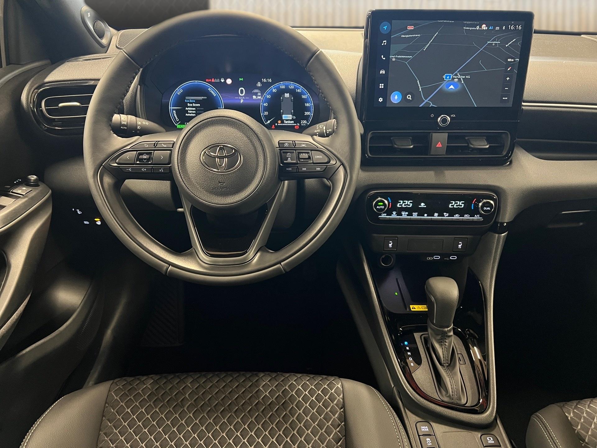 TOYOTA Yaris 1.5 Premium e-CVT-image-11