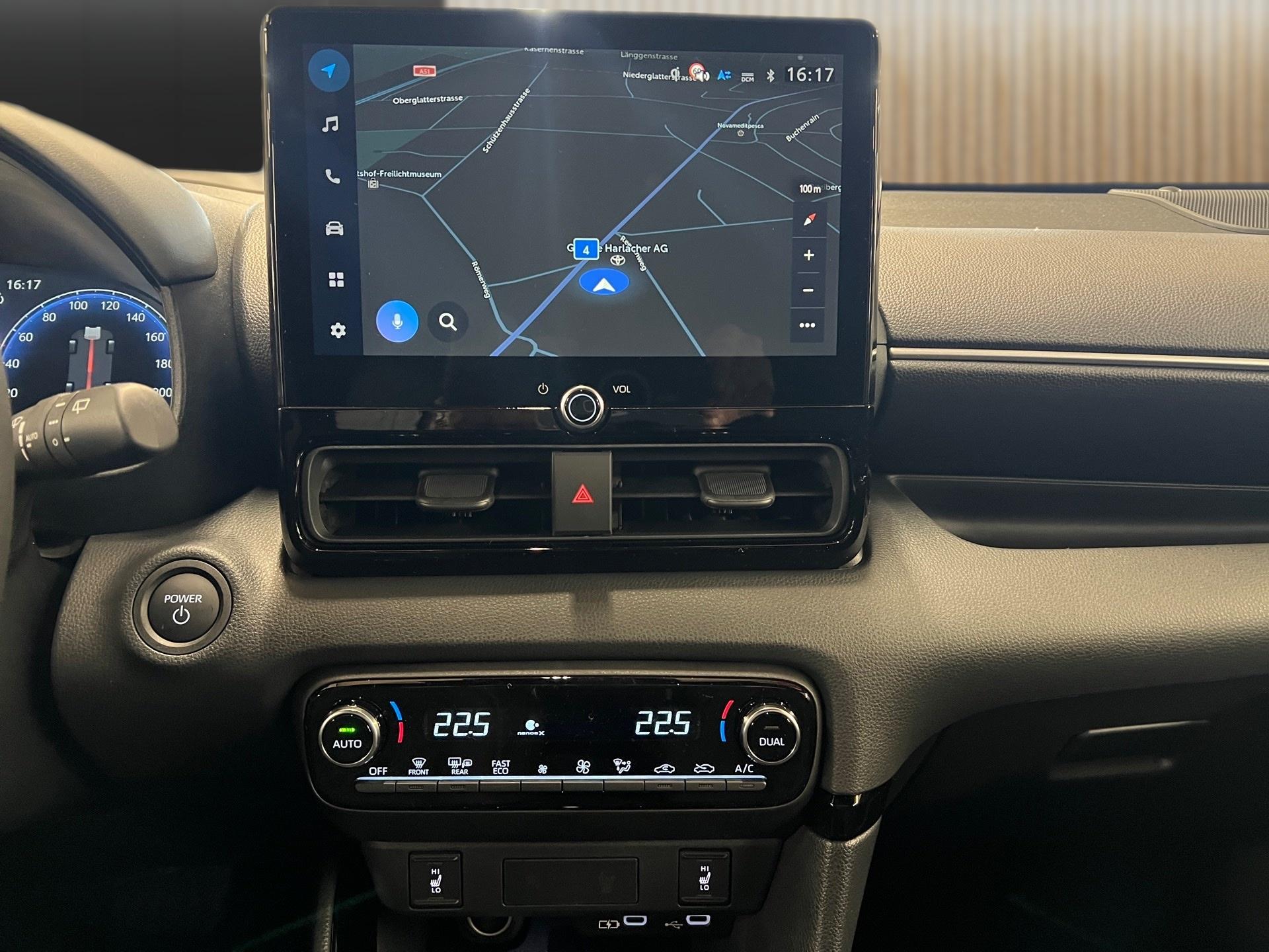TOYOTA Yaris 1.5 Premium e-CVT-image-12