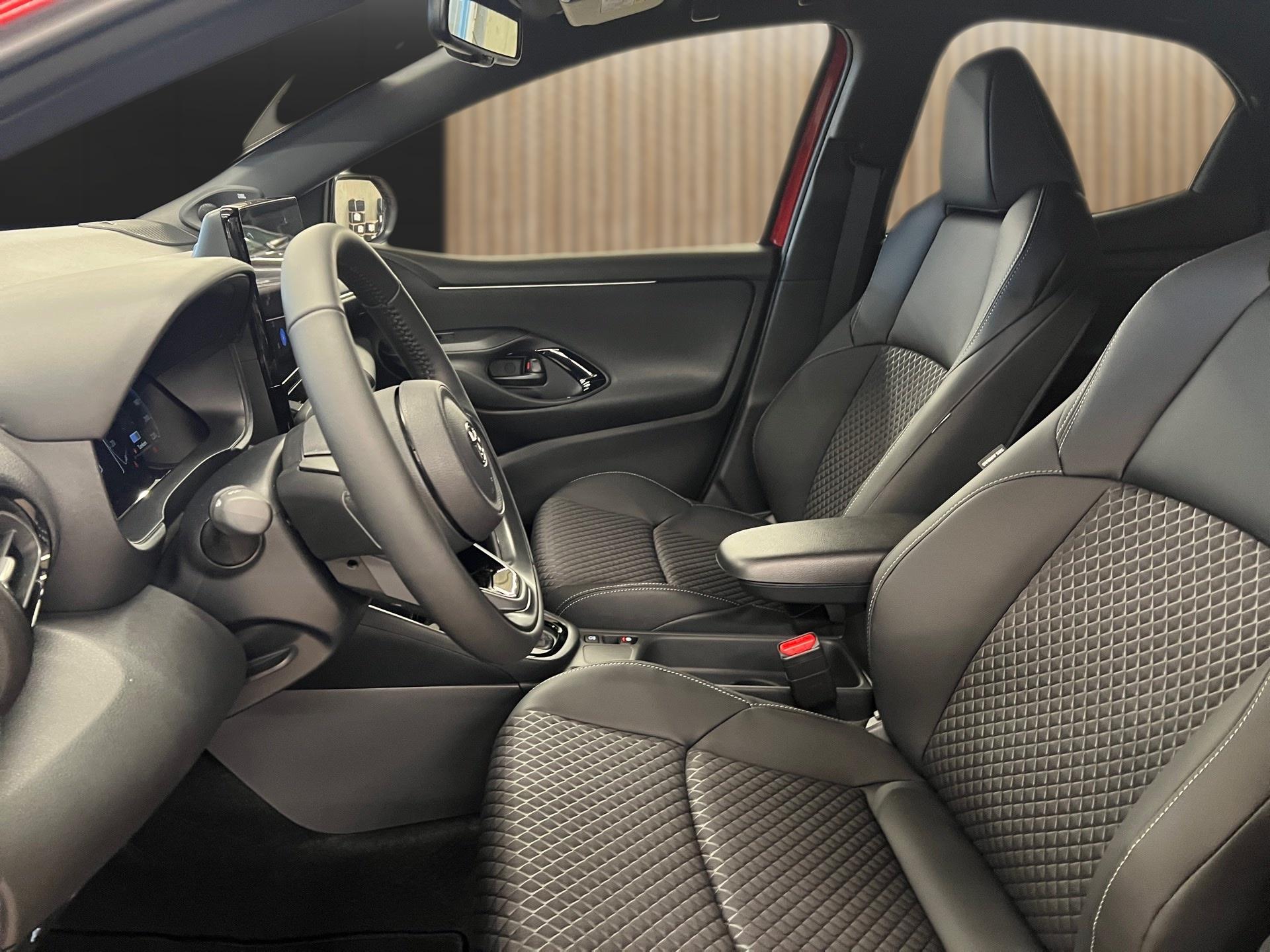 TOYOTA Yaris 1.5 Premium e-CVT-image-10