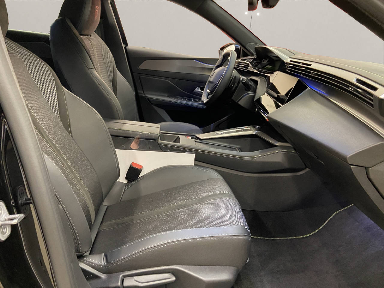 PEUGEOT 308 SW 1.6 PHEV 180 GT-image-10