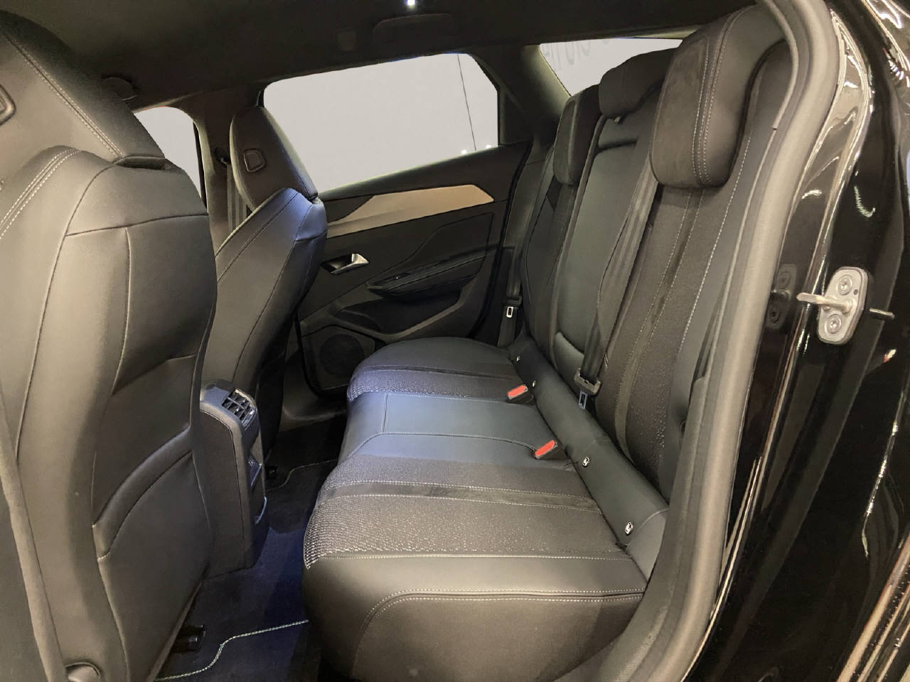 PEUGEOT 308 SW 1.6 PHEV 180 GT-image-9