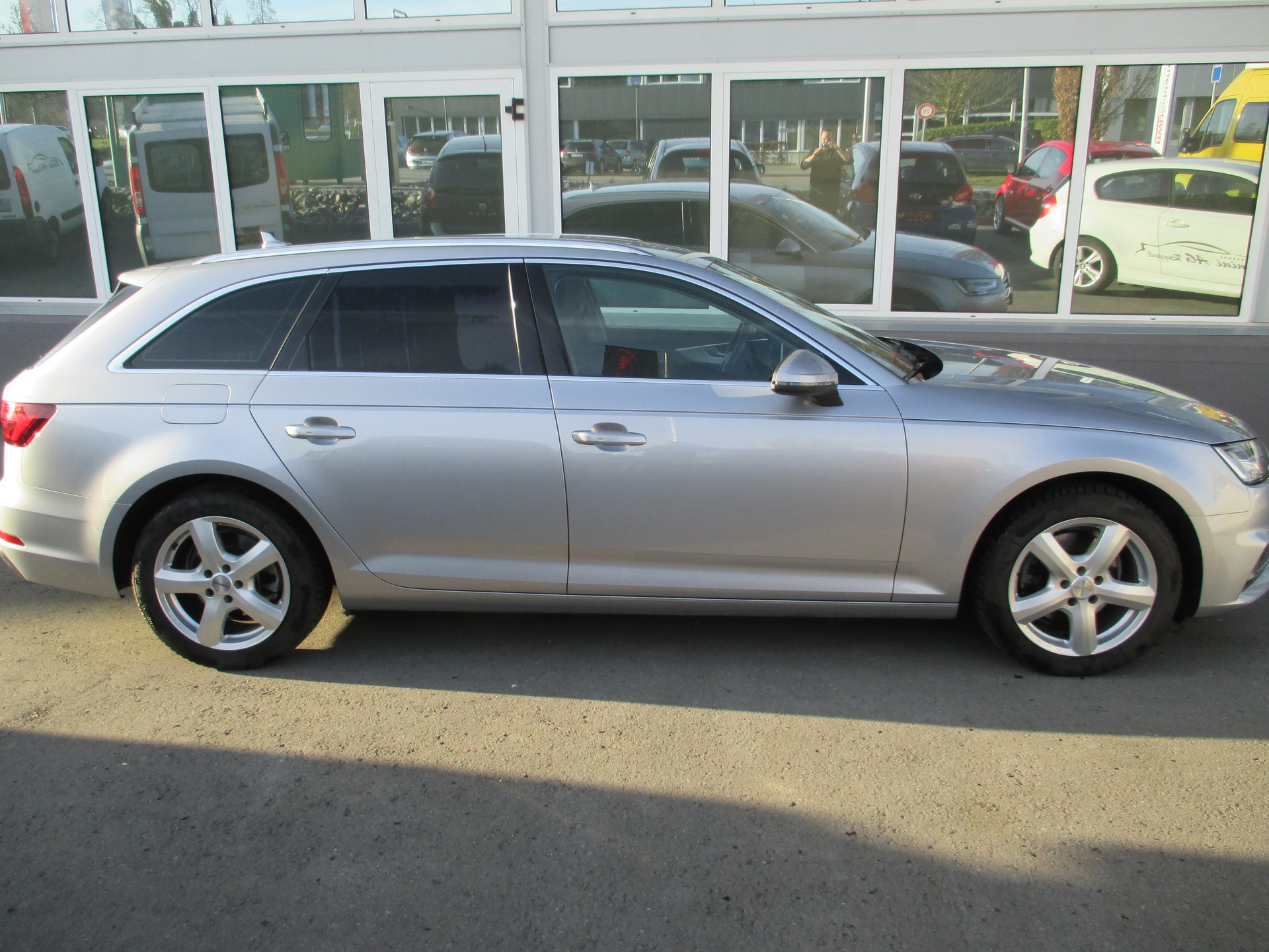 AUDI A4 Avant 35 TDI Sport S-tronic-image-3