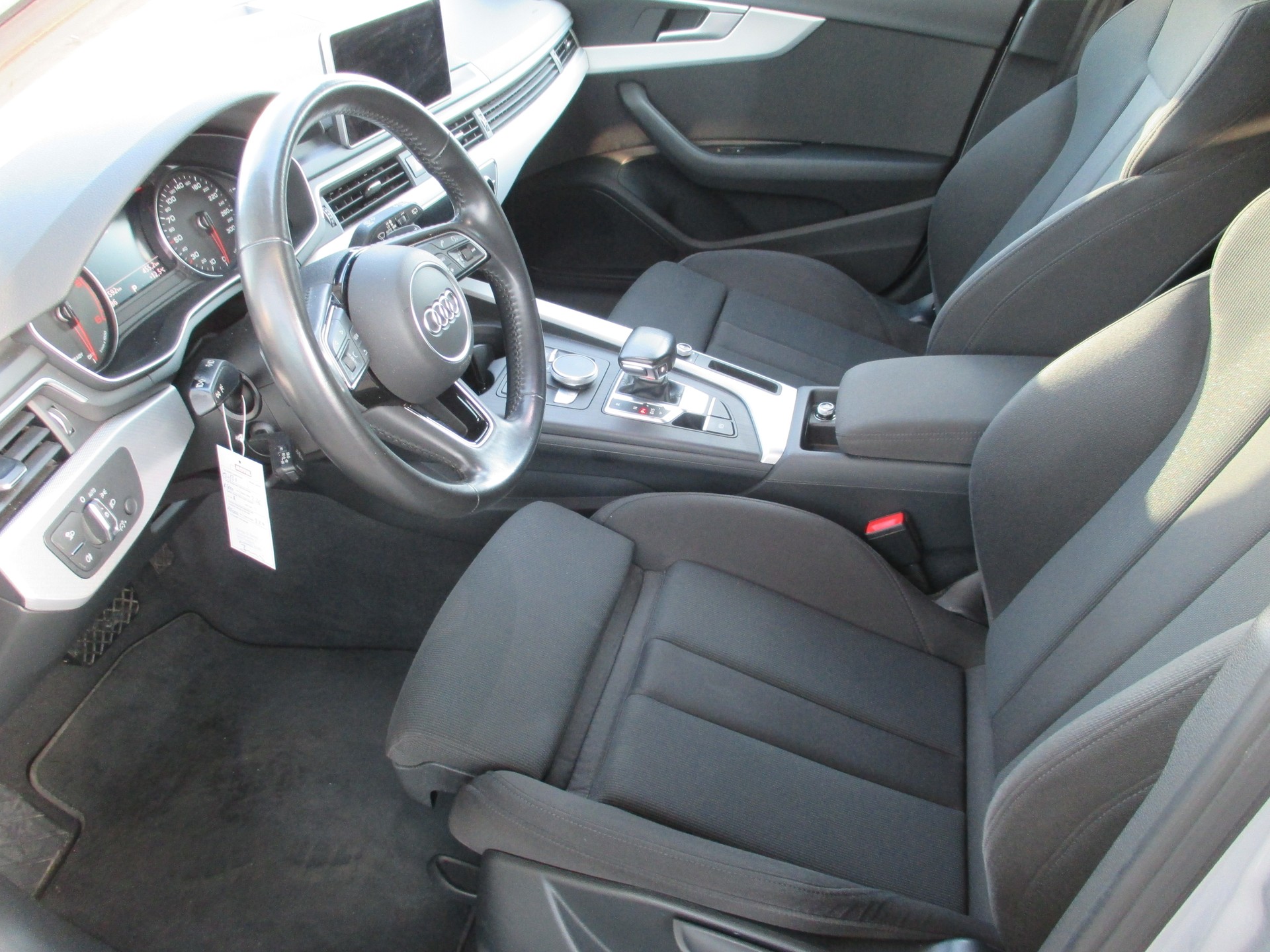AUDI A4 Avant 35 TDI Sport S-tronic-image-8
