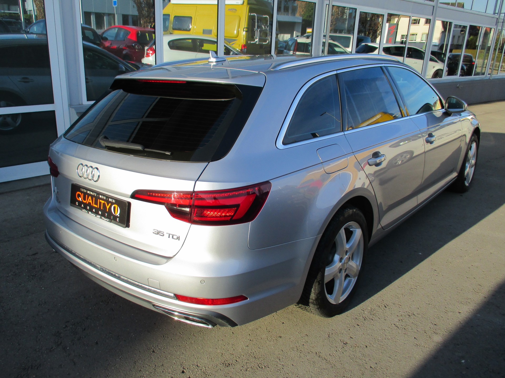 AUDI A4 Avant 35 TDI Sport S-tronic-image-4