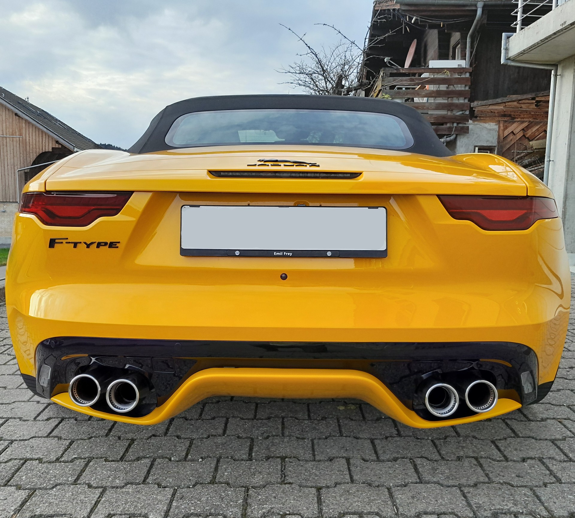 JAGUAR F-Type Convertible 5.0 V8 R-Dynamic AWD Automatik-image-2