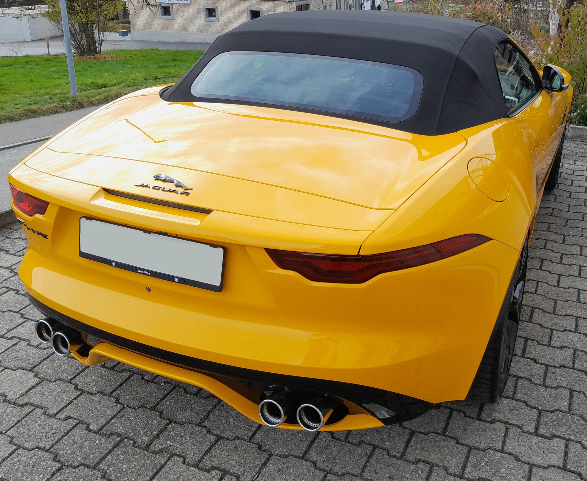 JAGUAR F-Type Convertible 5.0 V8 R-Dynamic AWD Automatik-image-4