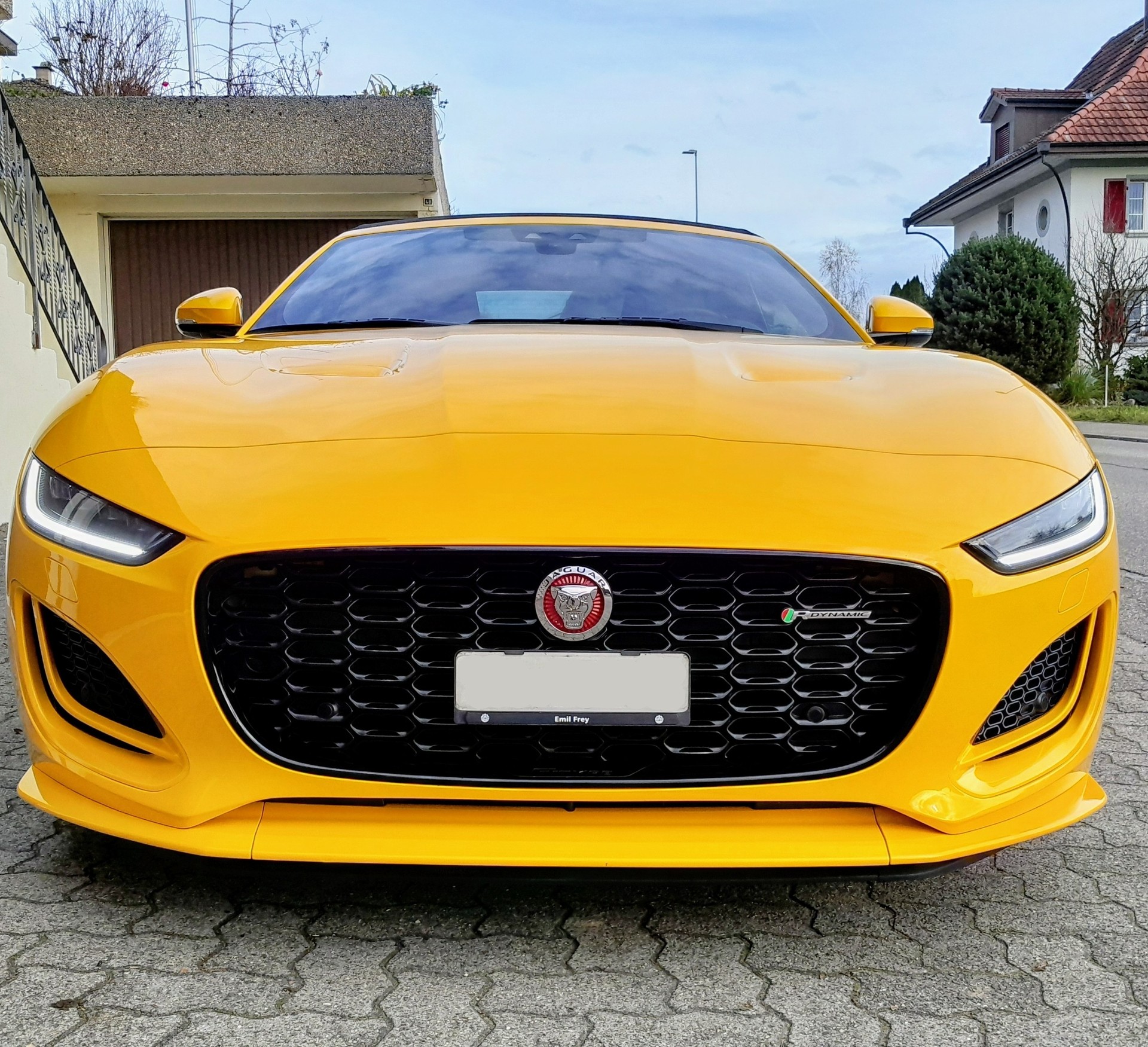 JAGUAR F-Type Convertible 5.0 V8 R-Dynamic AWD Automatik-image-0