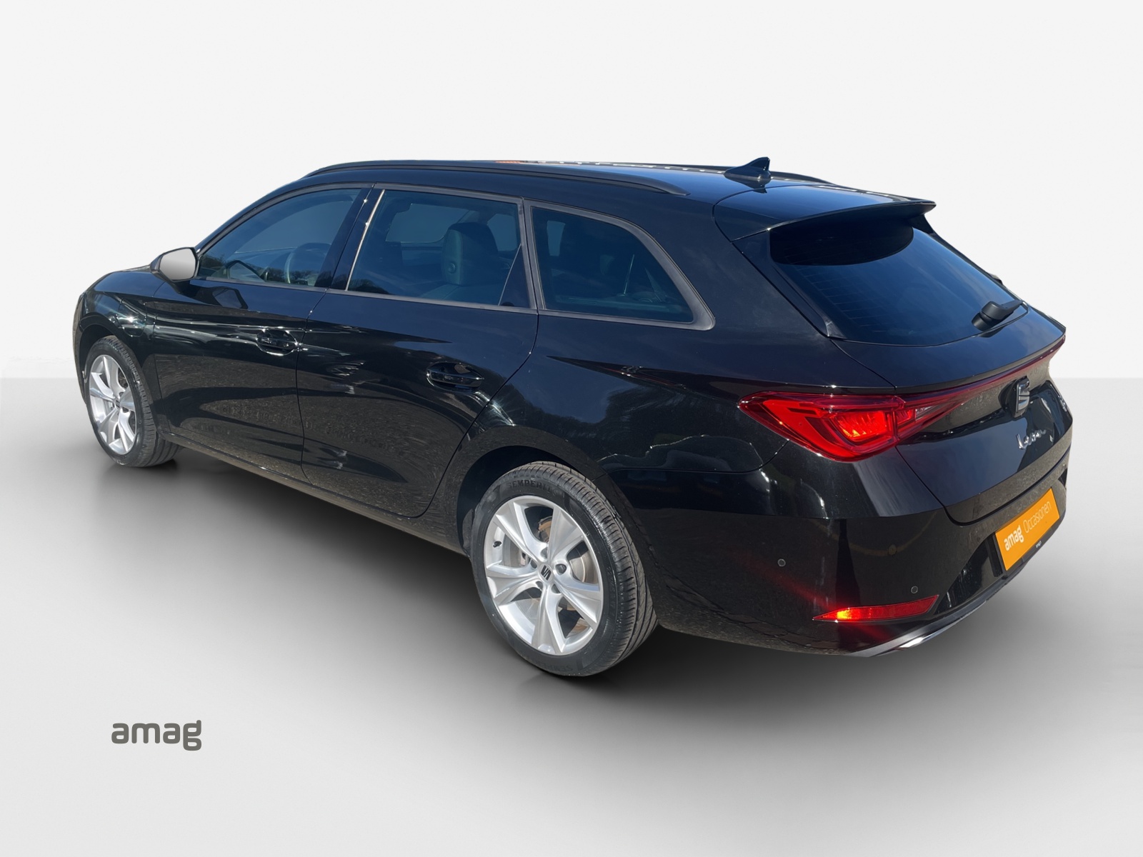 SEAT Leon ST 1.5 eHybrid pHEV DSG FR-image-2