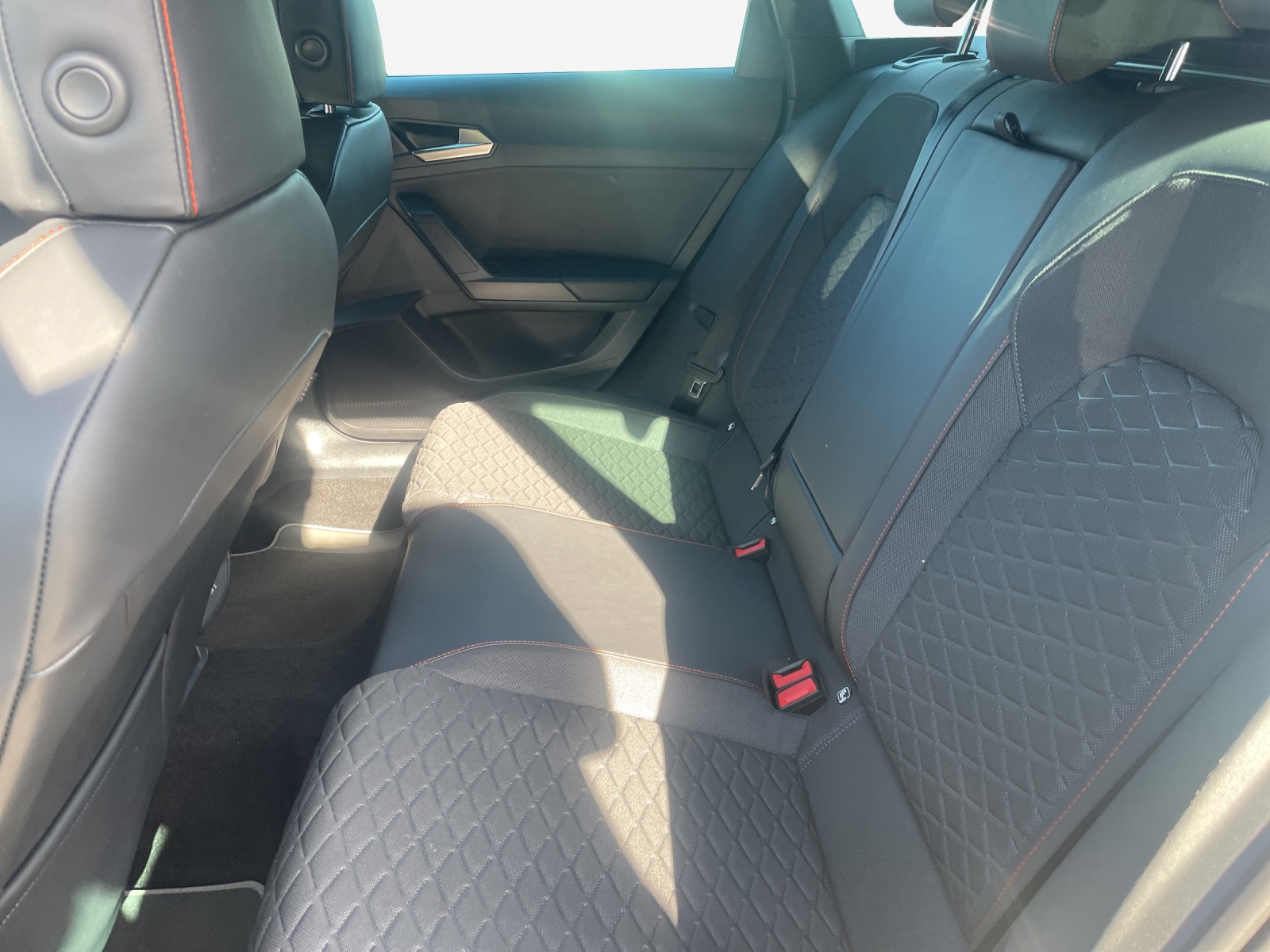 SEAT Leon ST 1.5 eHybrid pHEV DSG FR-image-11