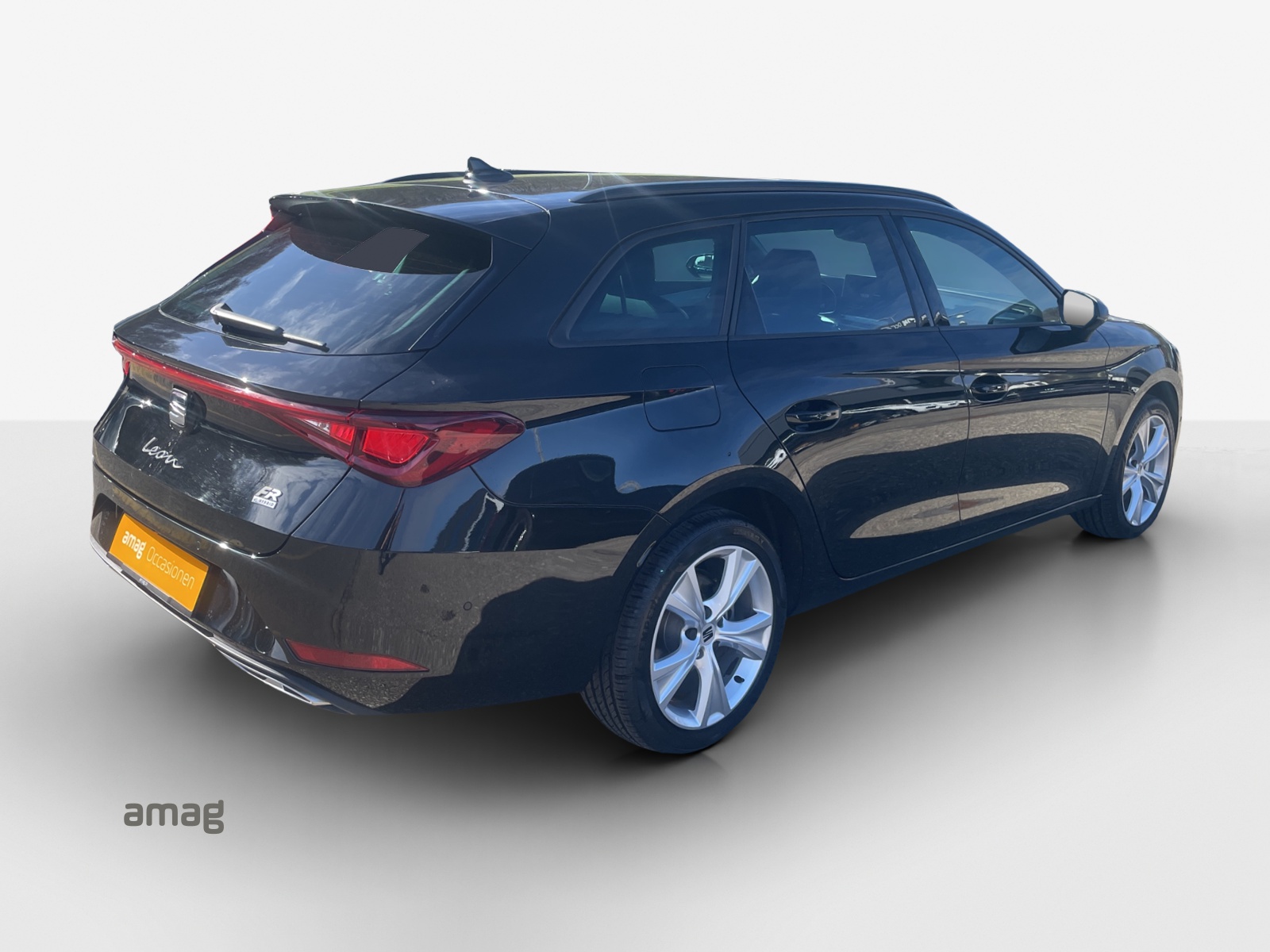SEAT Leon ST 1.5 eHybrid pHEV DSG FR-image-4