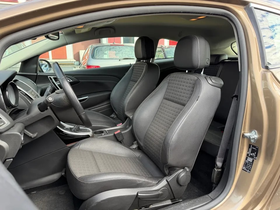 OPEL Astra GTC 1,7 Diesel-image-9