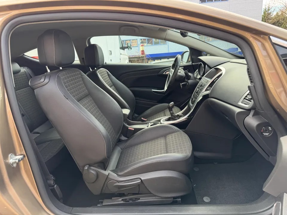 OPEL Astra GTC 1,7 Diesel-image-10