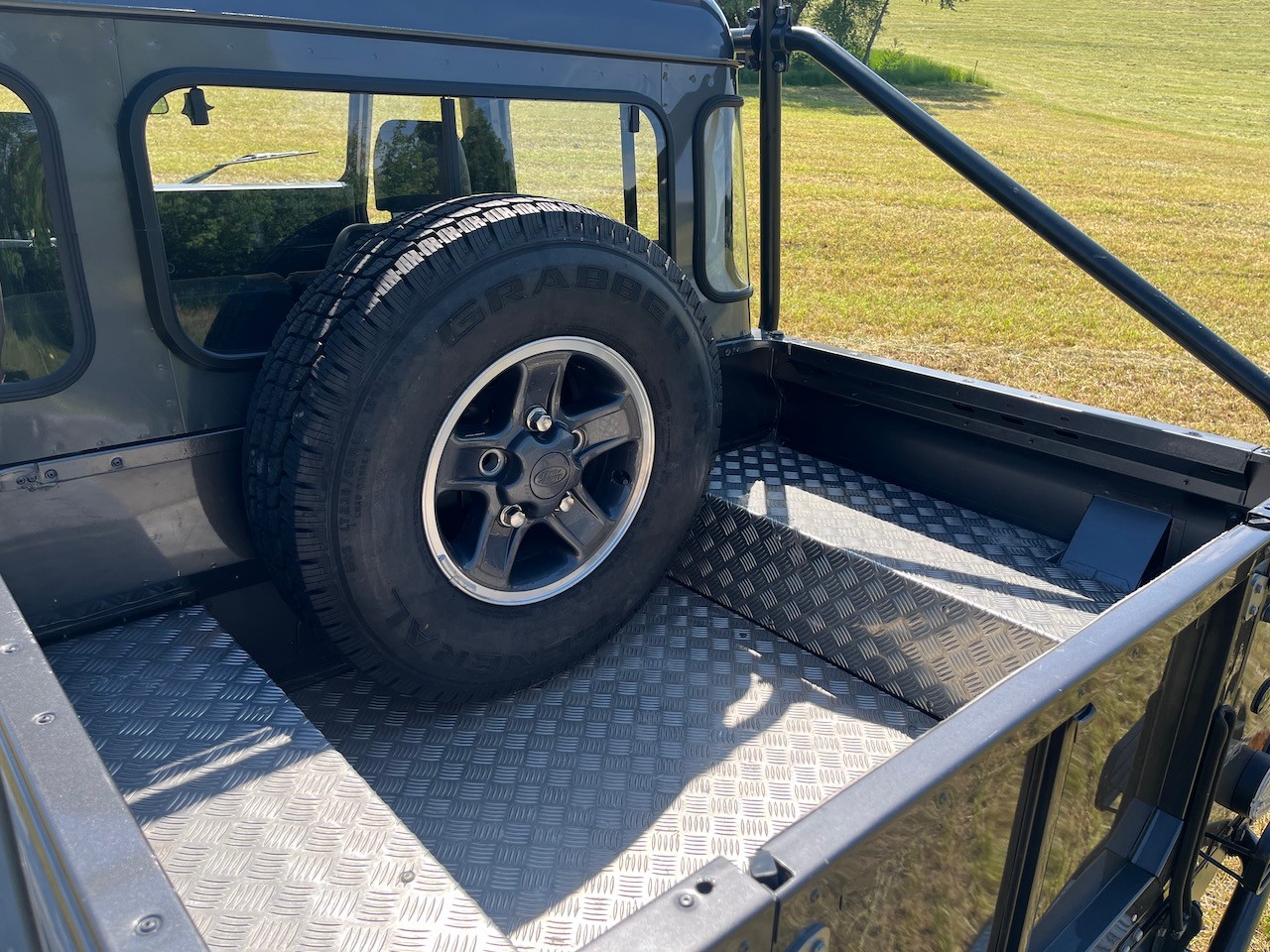 LAND ROVER Defender 110 SW 2.5 Td5-image-8