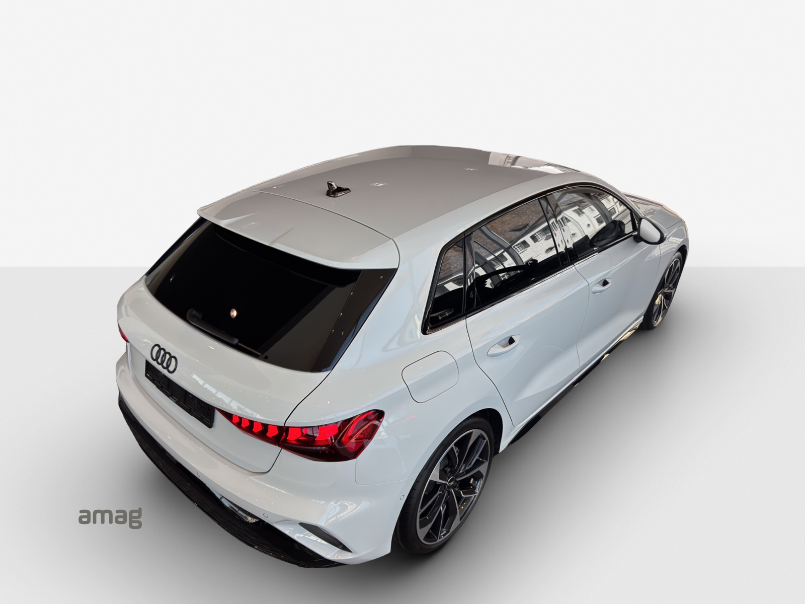 AUDI A3 Sportback TFSI 110 kW S line Attraction S tronic-image-15
