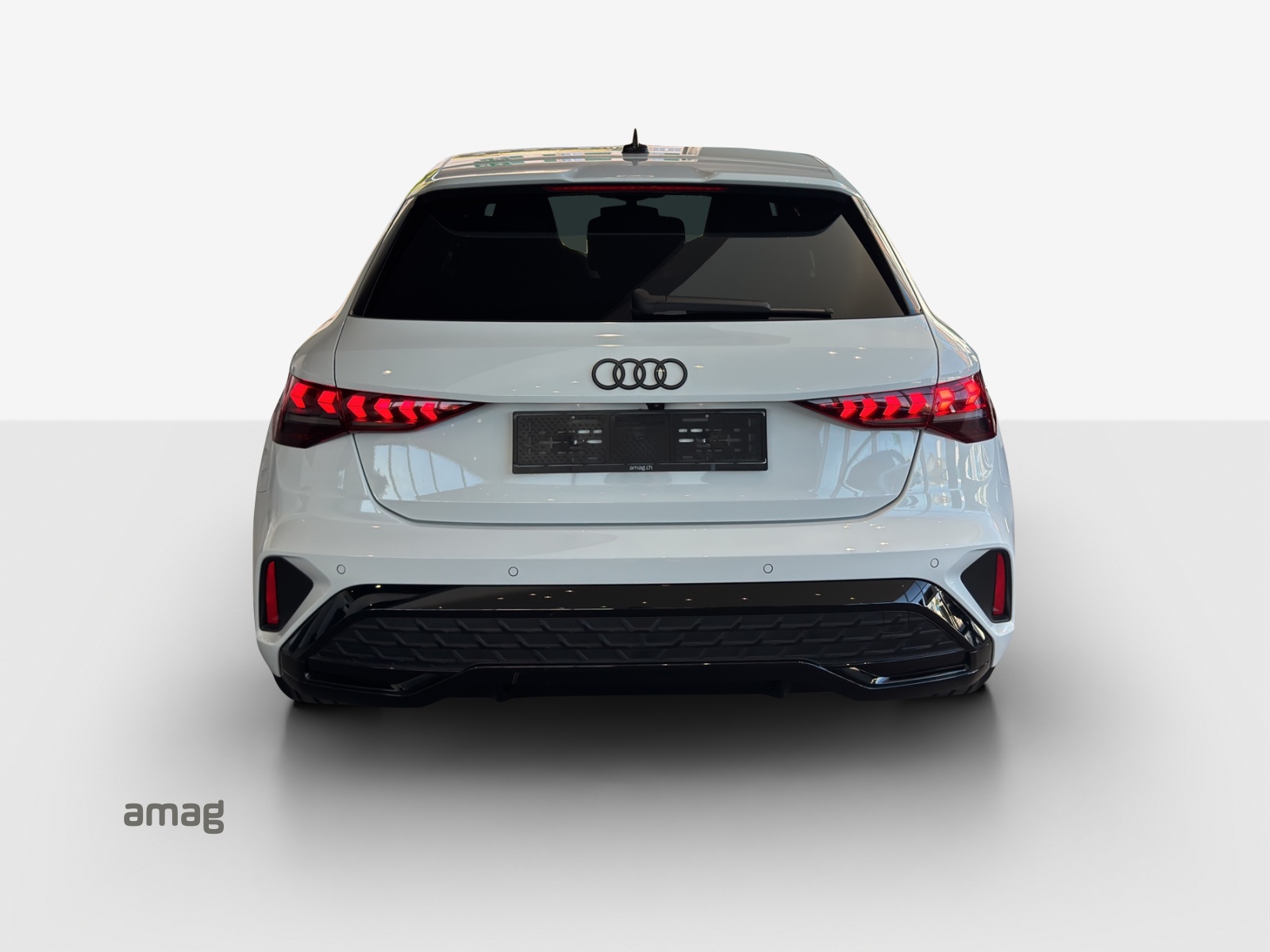 AUDI A3 Sportback TFSI 110 kW S line Attraction S tronic-image-3