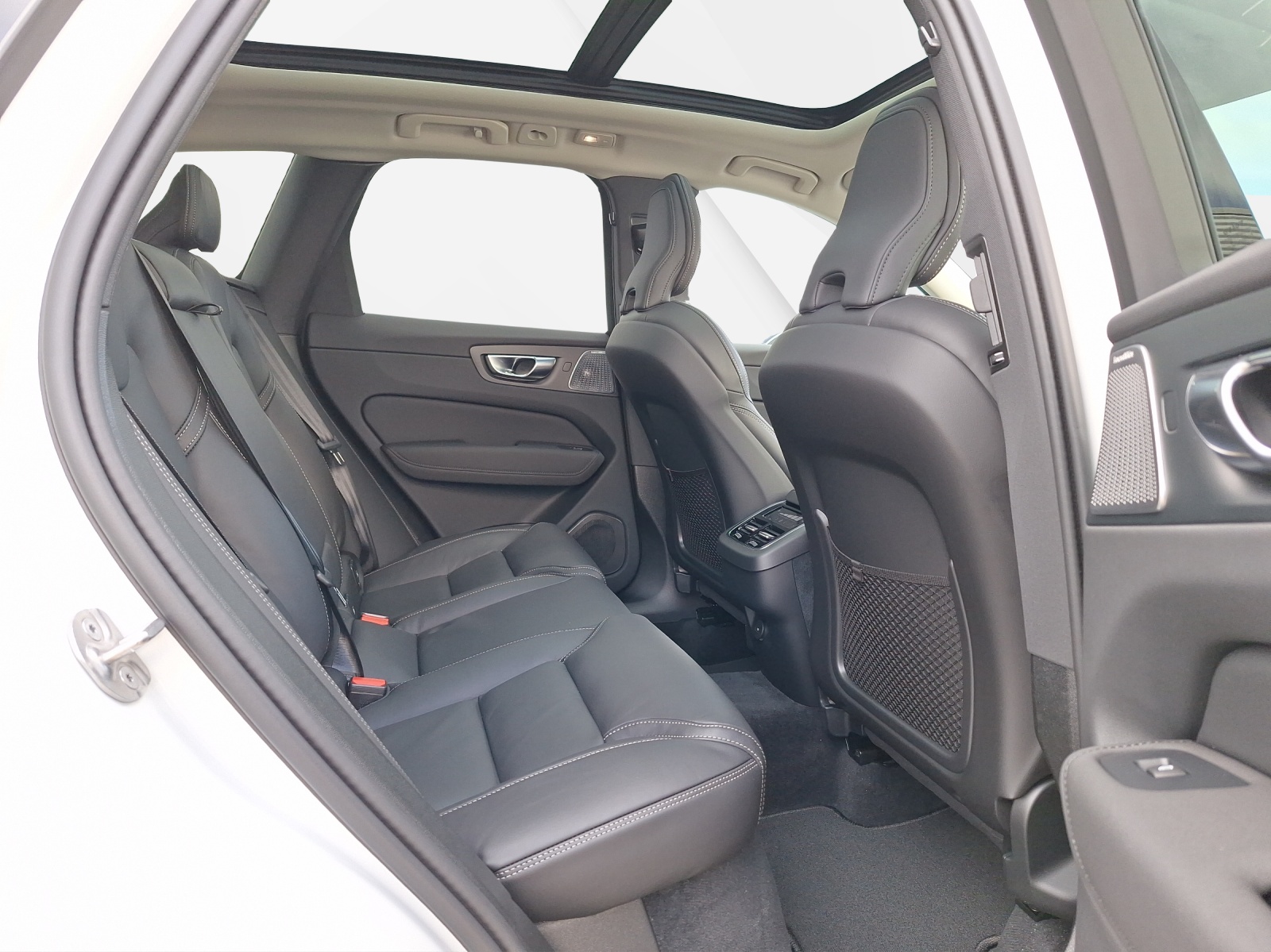 VOLVO XC60 2.0 B5 MH Ultra Dark AWD-image-7