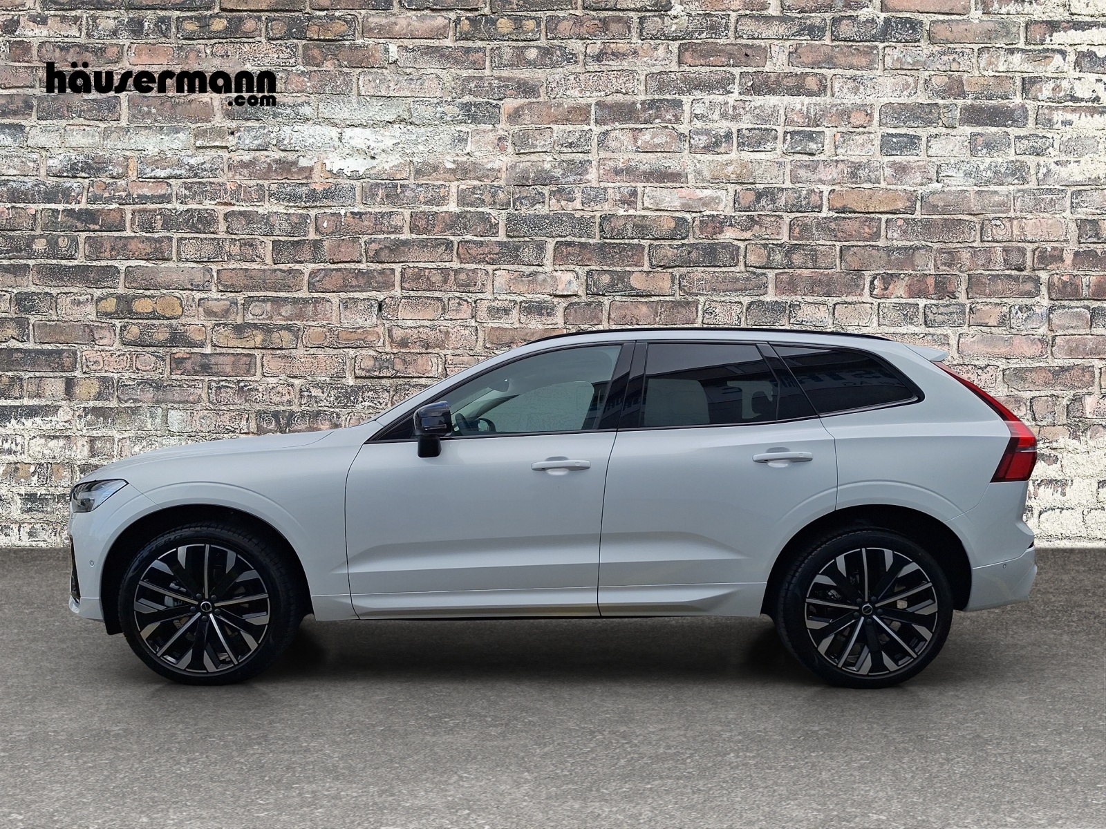 VOLVO XC60 2.0 B5 MH Ultra Dark AWD-image-2