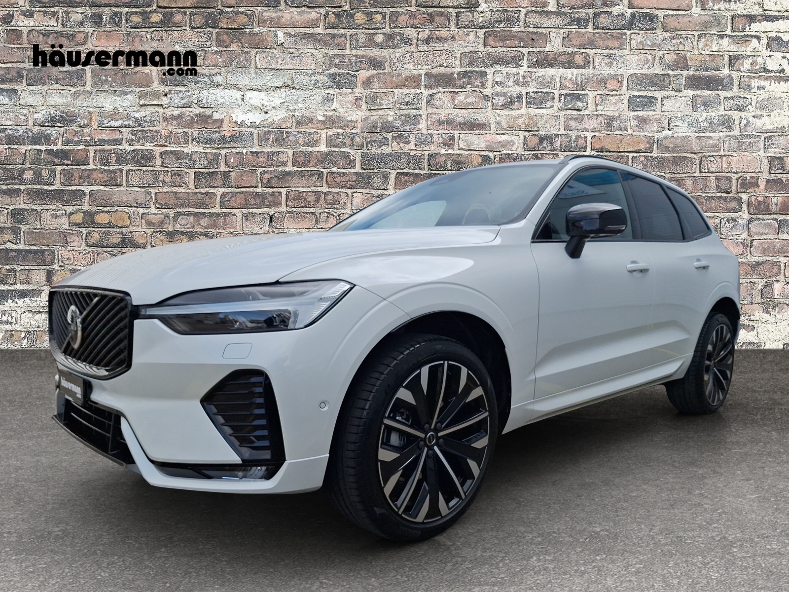 VOLVO XC60 2.0 B5 MH Ultra Dark AWD-image-0