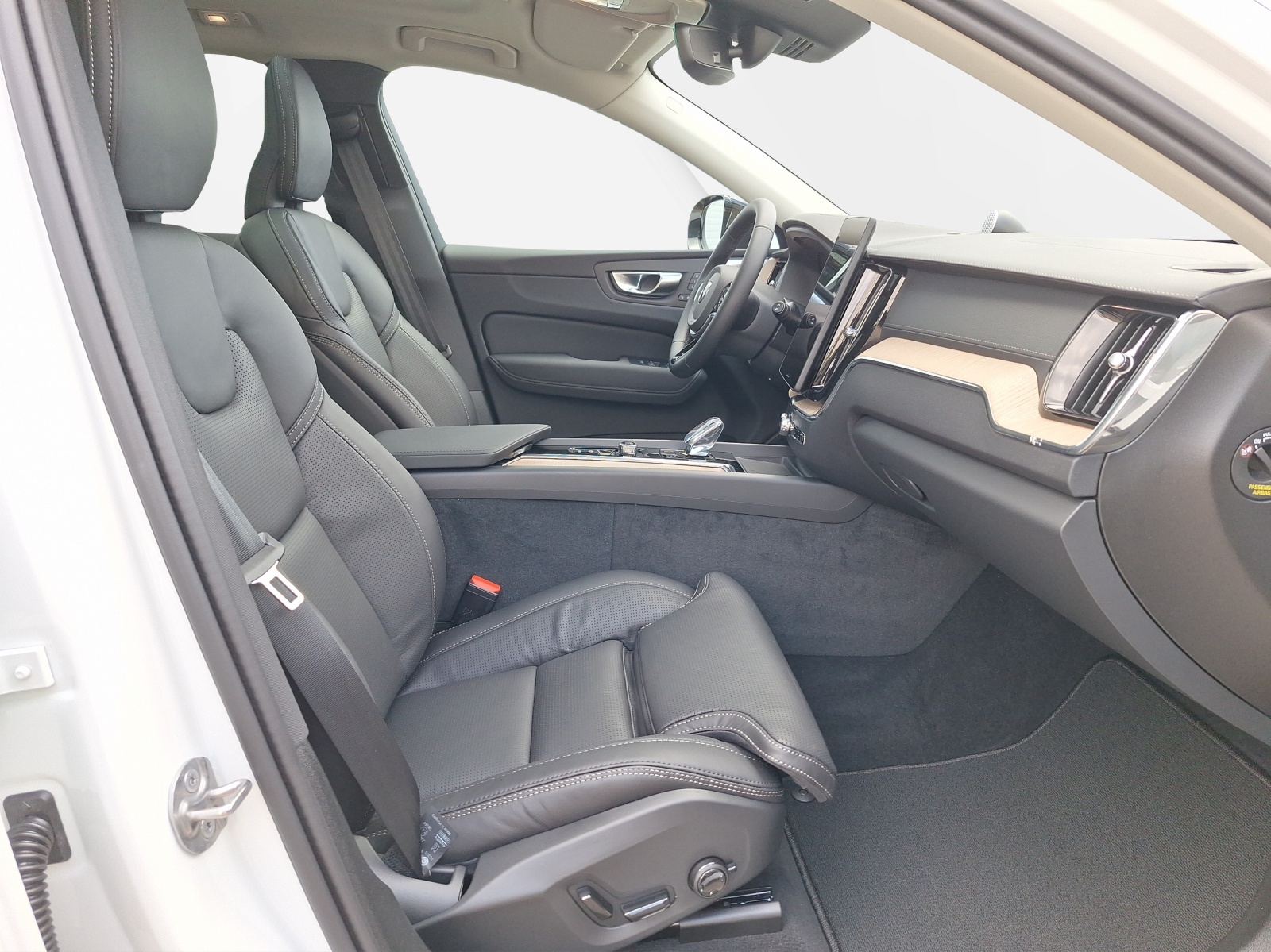 VOLVO XC60 2.0 B5 MH Ultra Dark AWD-image-6