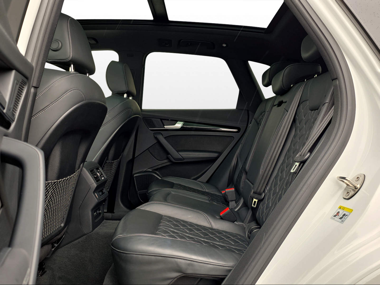 AUDI Q5 40 TDI Black Edition quattro S-tronic-image-10