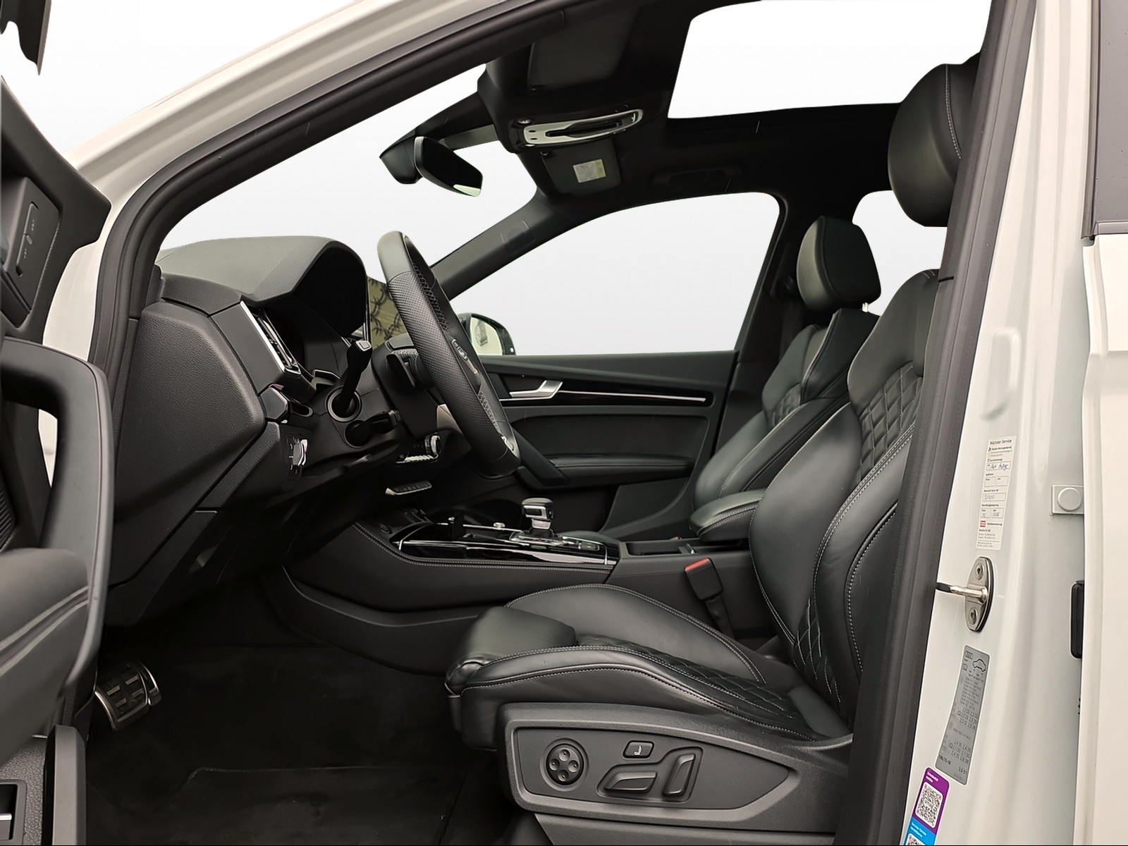 AUDI Q5 40 TDI Black Edition quattro S-tronic-image-6