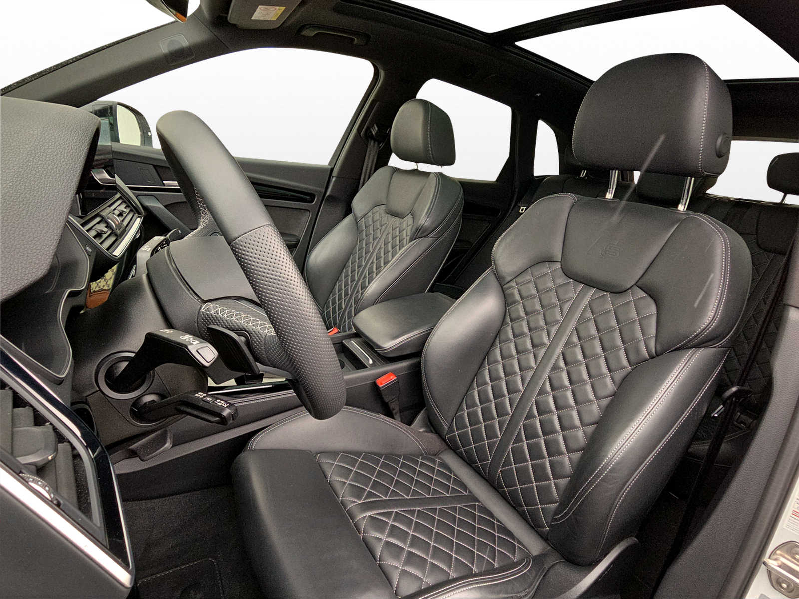 AUDI Q5 40 TDI Black Edition quattro S-tronic-image-7