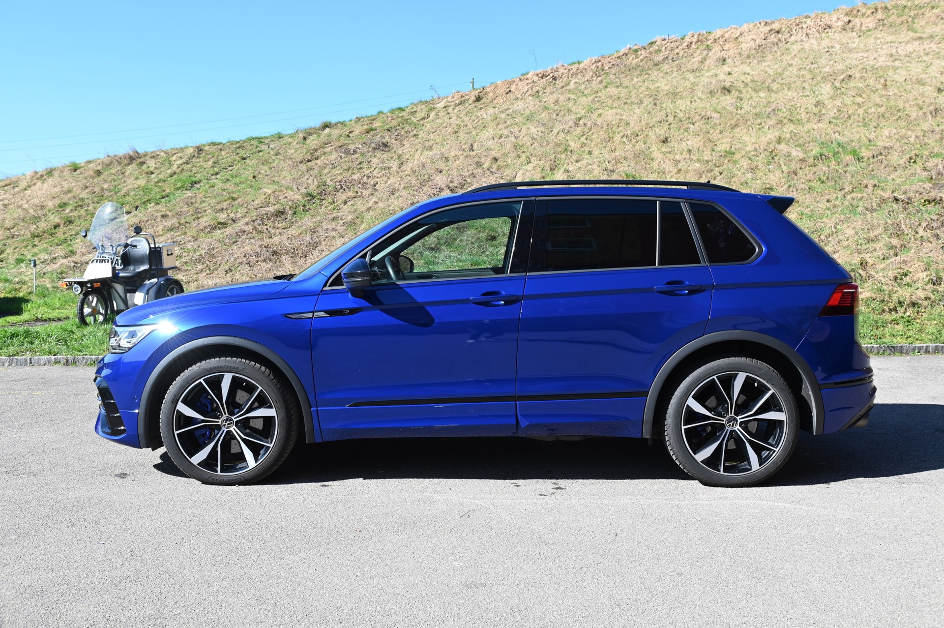 VW Tiguan 2.0TSI R 4Motion DSG-image-4