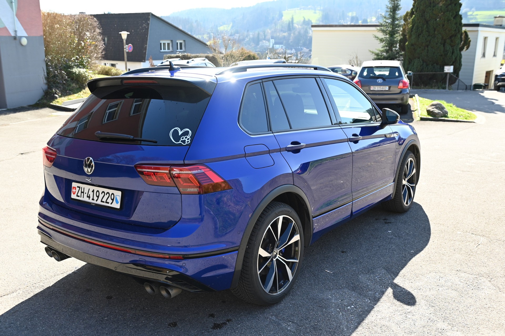 VW Tiguan 2.0TSI R 4Motion DSG-image-2