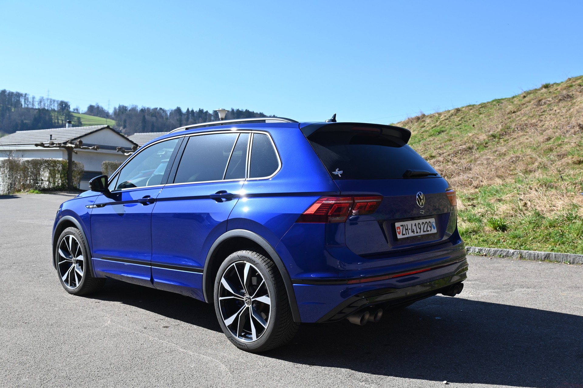 VW Tiguan 2.0TSI R 4Motion DSG-image-5