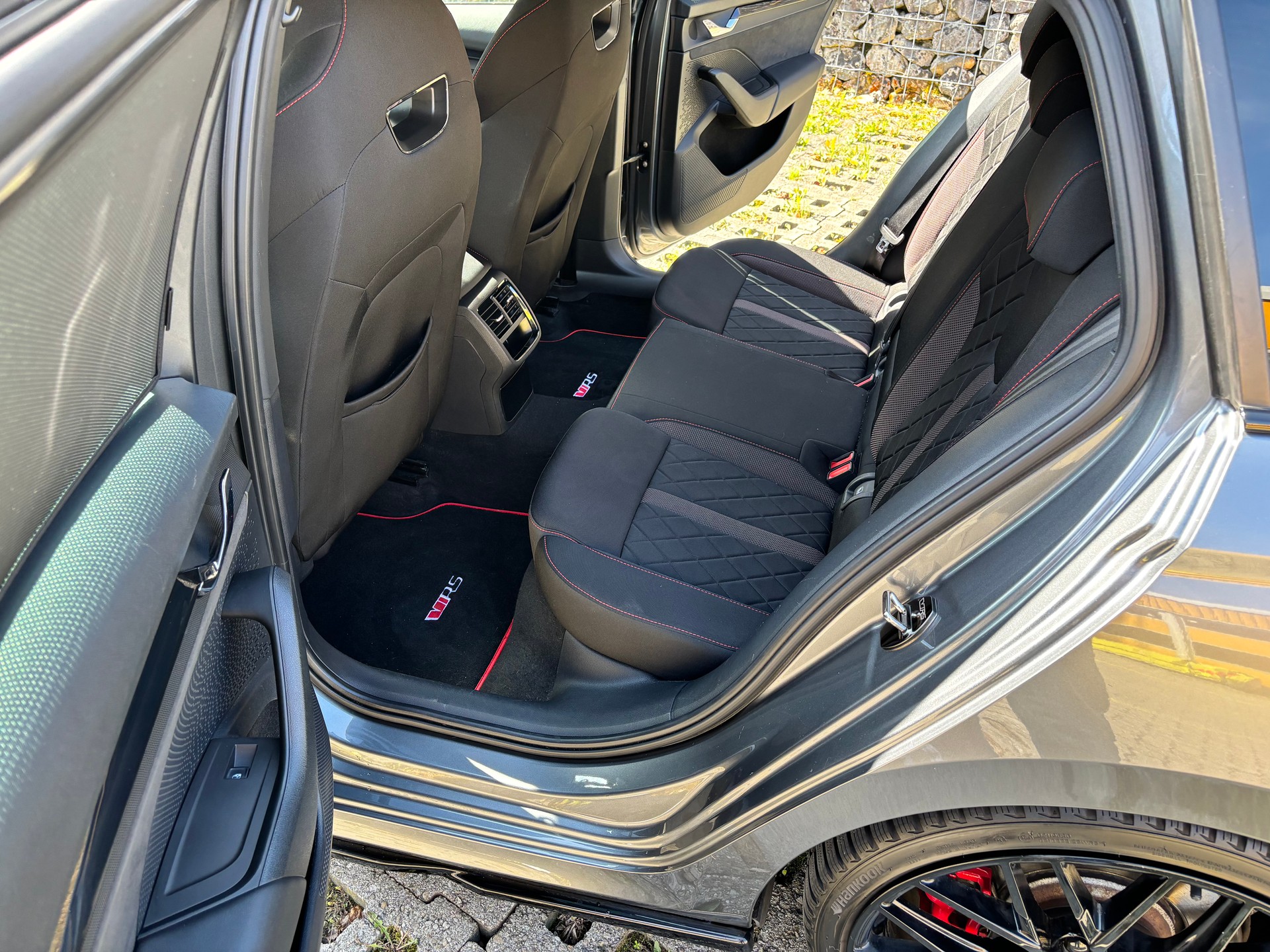 SKODA Octavia Combi 2.0 TSI DSG RS-image-5