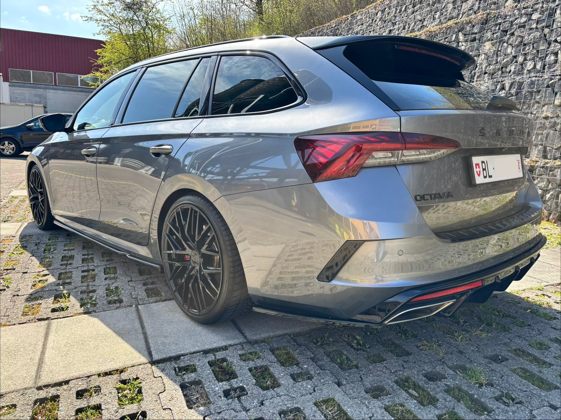 SKODA Octavia Combi 2.0 TSI DSG RS-image-1