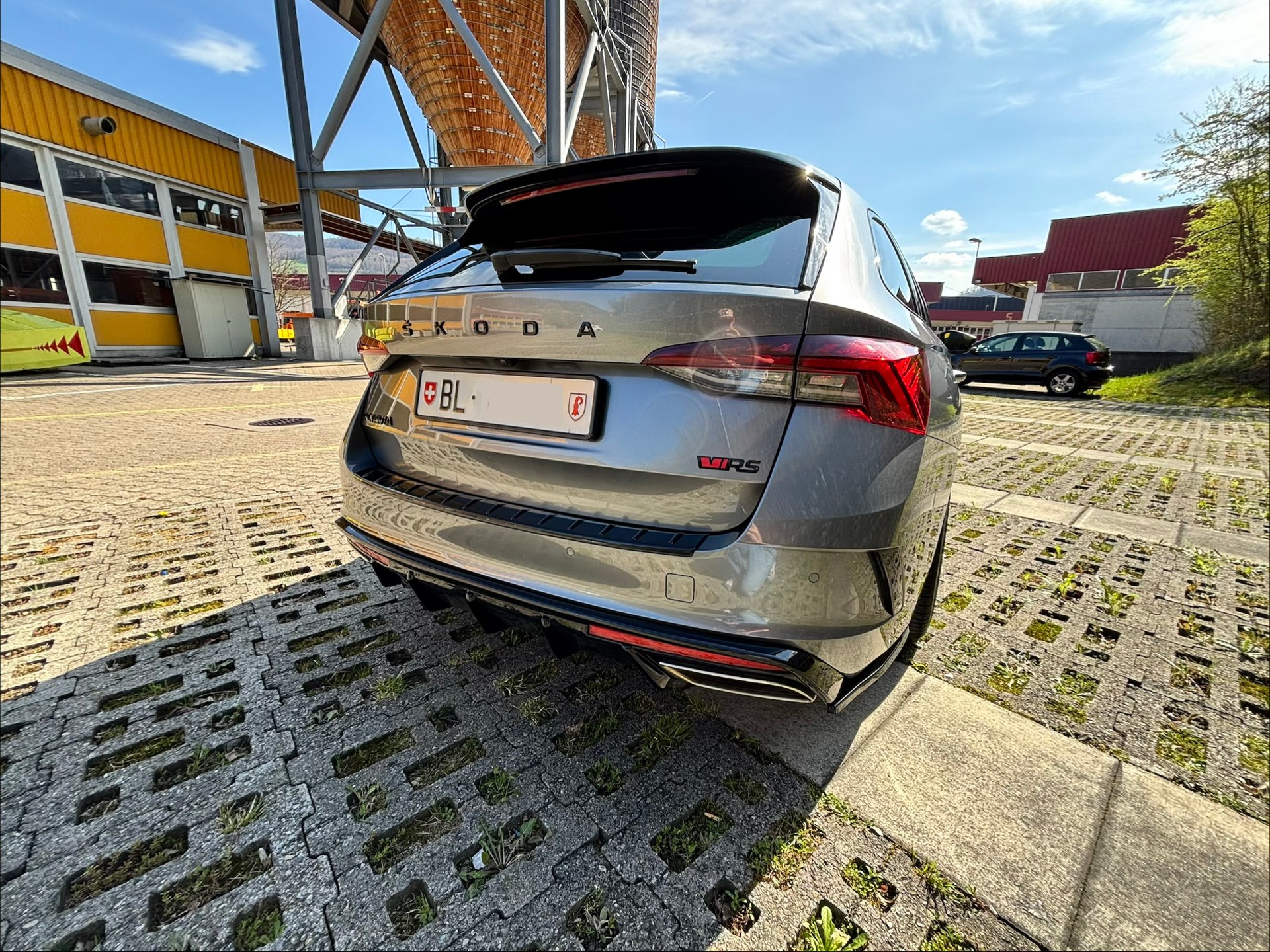 SKODA Octavia Combi 2.0 TSI DSG RS-image-3