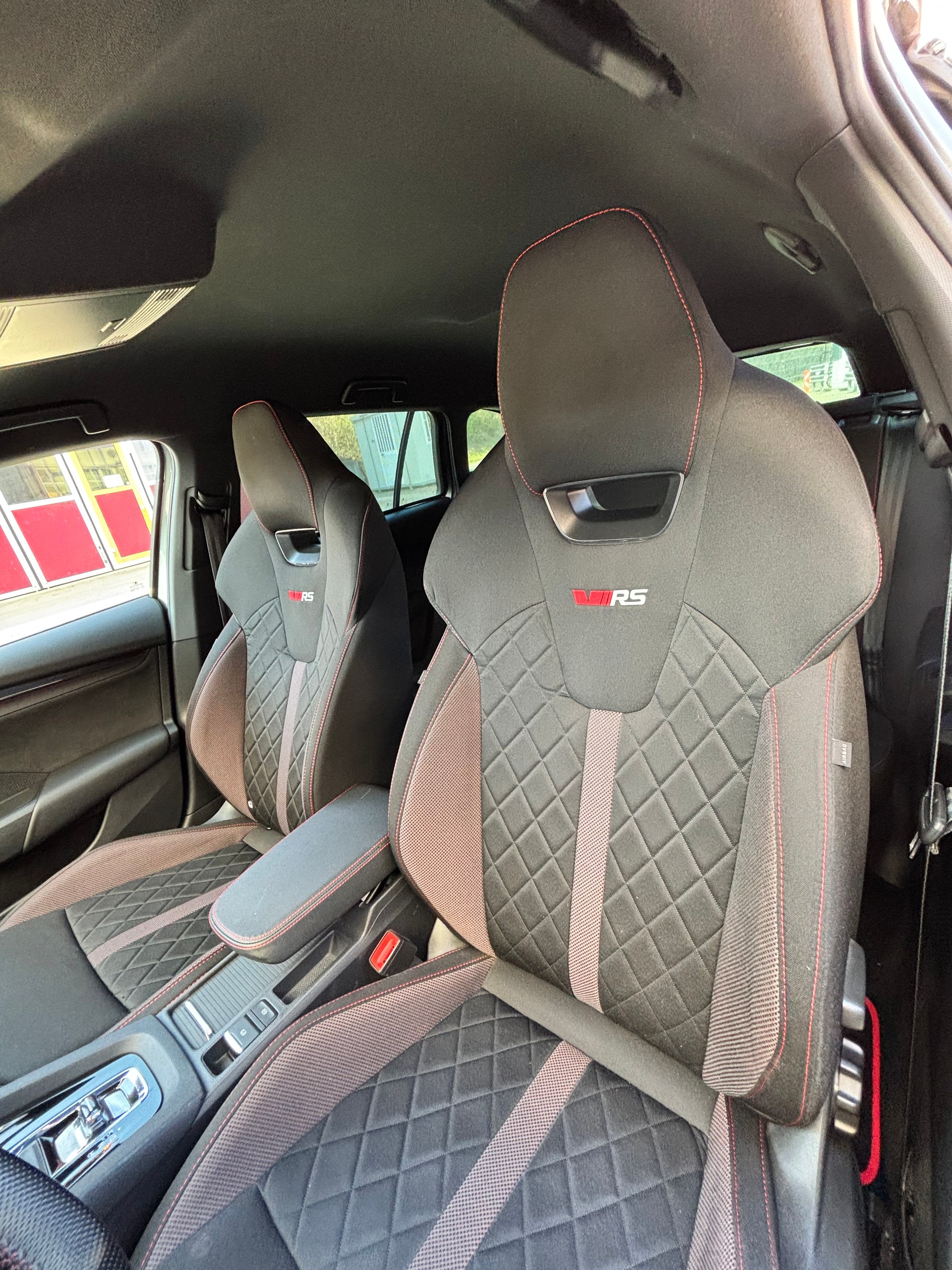 SKODA Octavia Combi 2.0 TSI DSG RS-image-4