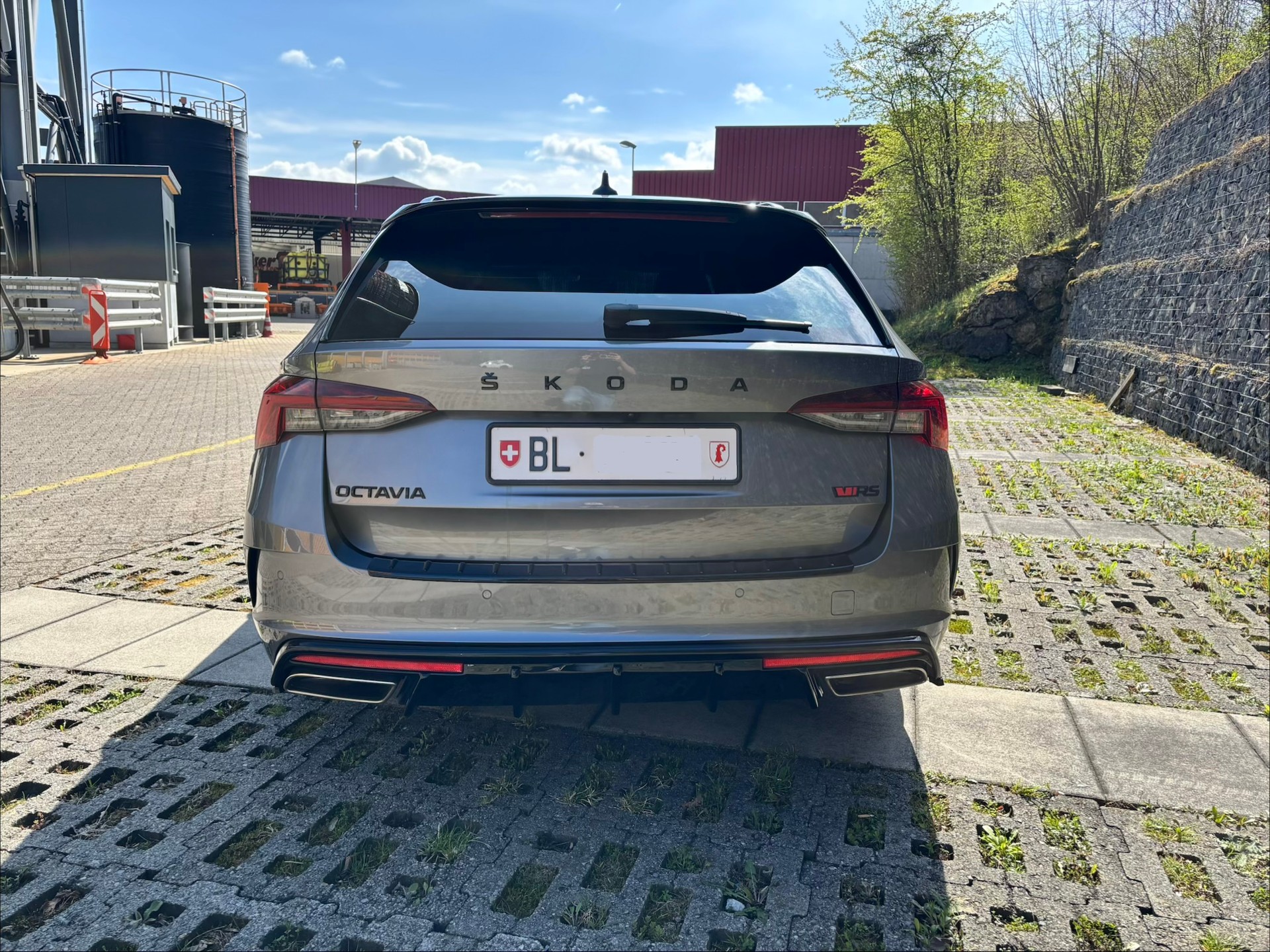 SKODA Octavia Combi 2.0 TSI DSG RS-image-2