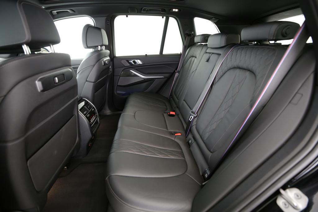 BMW X5 M60i xDrive-image-13