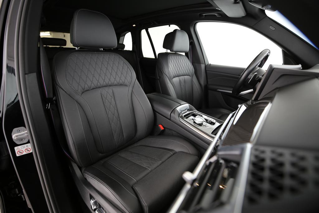 BMW X5 M60i xDrive-image-12