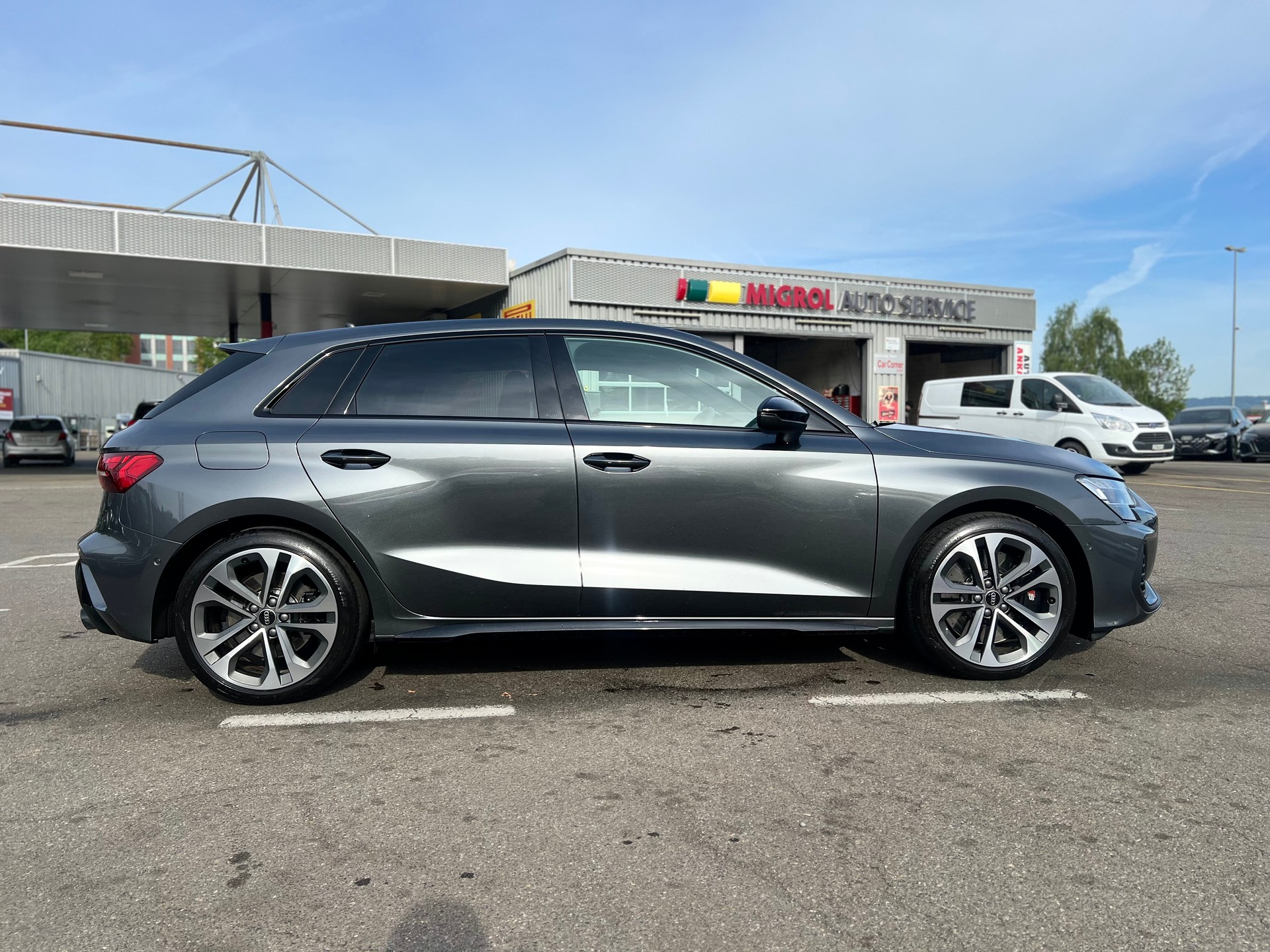AUDI S3 Sportback TFSI quattro S-tronic-image-11
