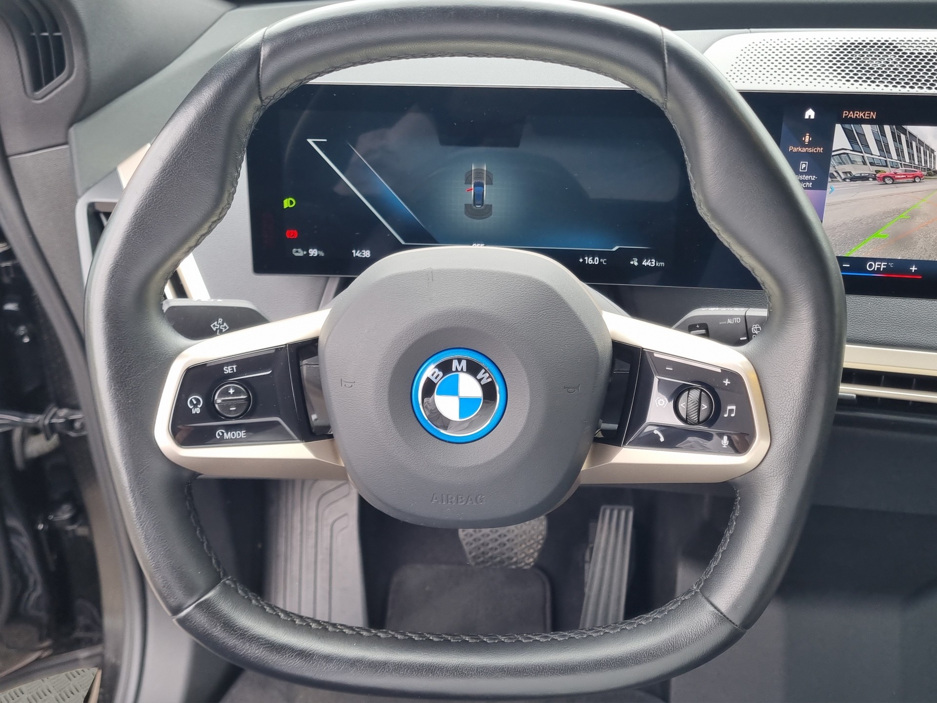 BMW iX xDrive50-image-14