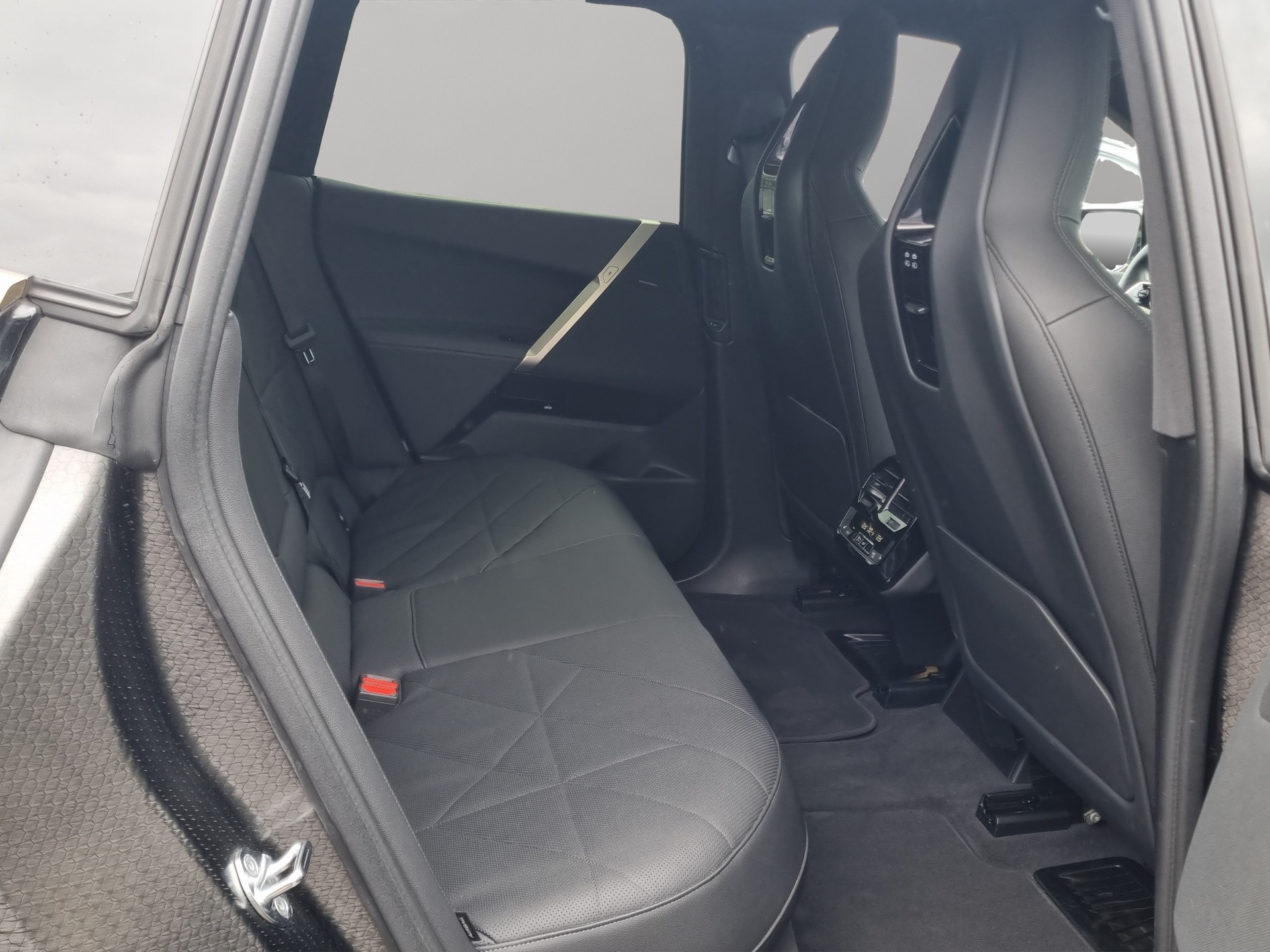 BMW iX xDrive50-image-22