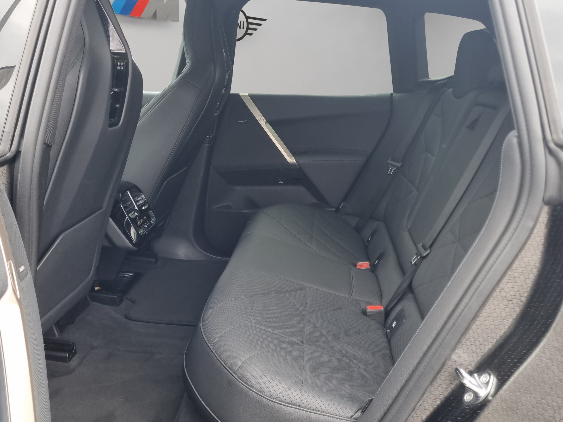 BMW iX xDrive50-image-19