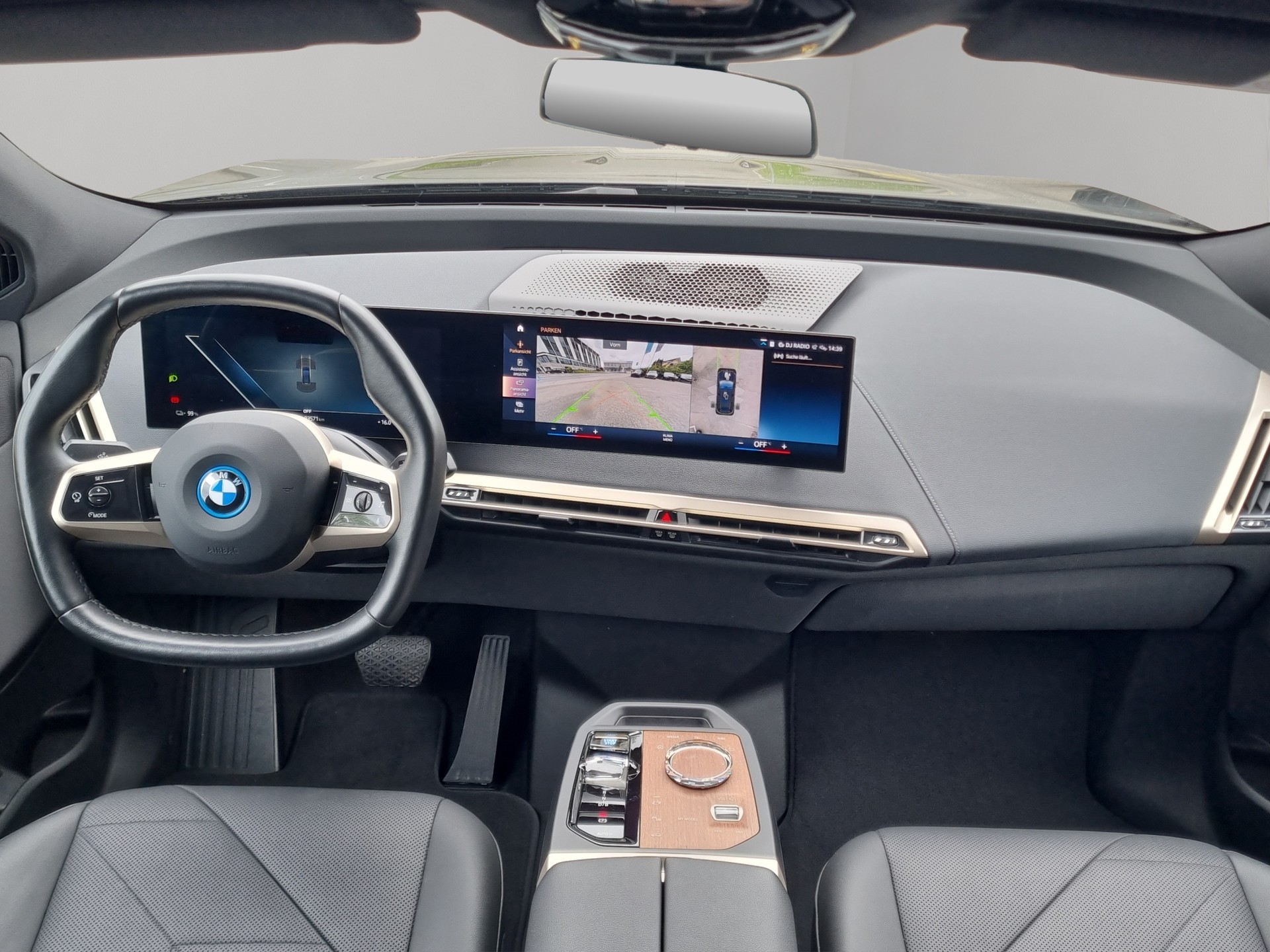 BMW iX xDrive50-image-16
