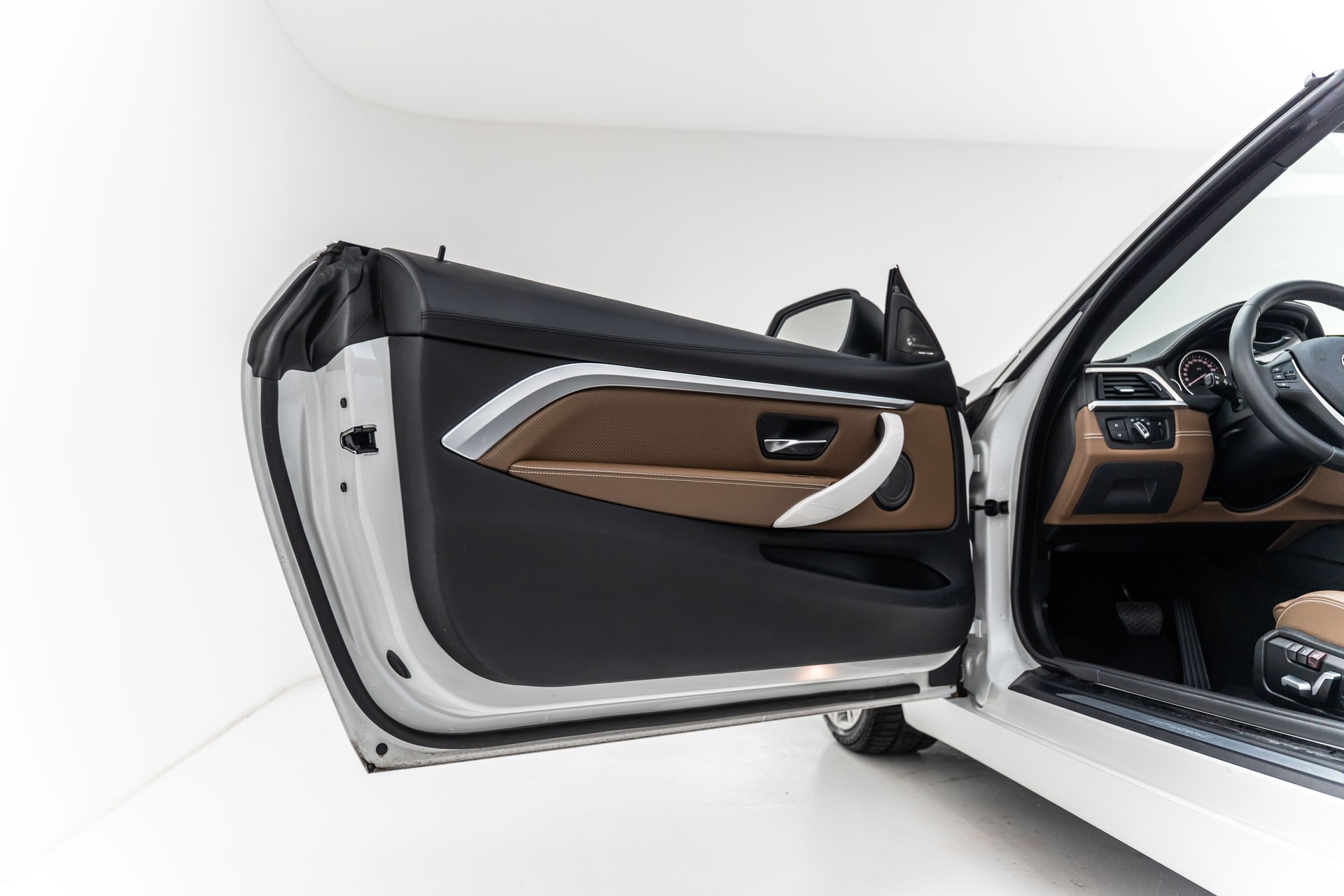BMW 440i Cabriolet Steptronic - Individual-image-12