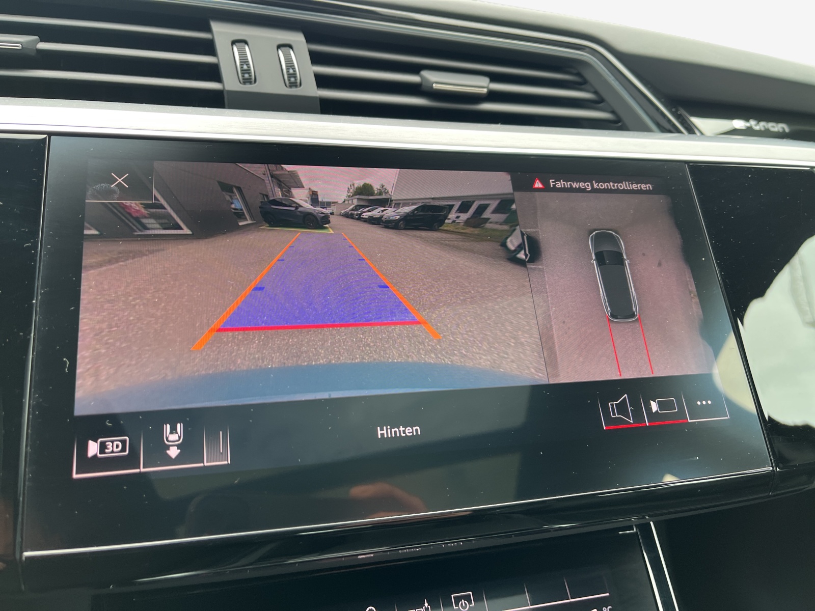 AUDI e-tron 55 Advanced quattro-image-15