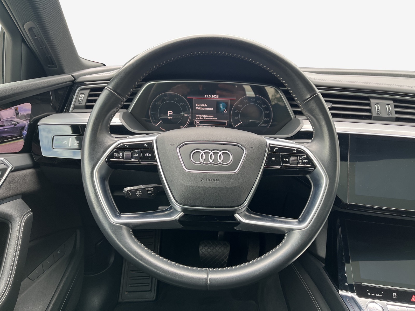 AUDI e-tron 55 Advanced quattro-image-10