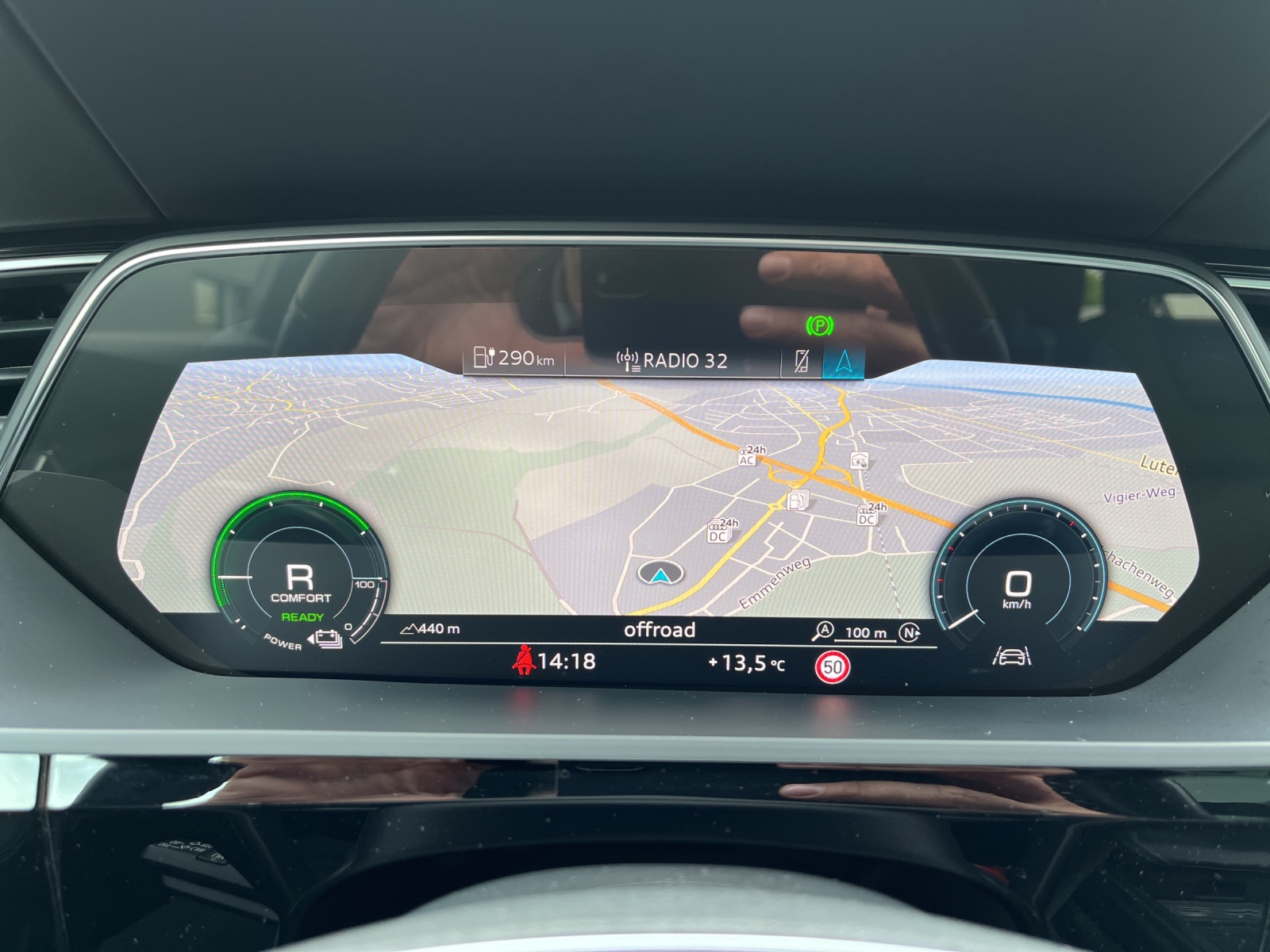 AUDI e-tron 55 Advanced quattro-image-16