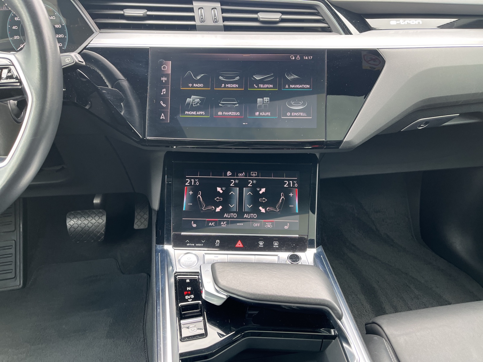 AUDI e-tron 55 Advanced quattro-image-11